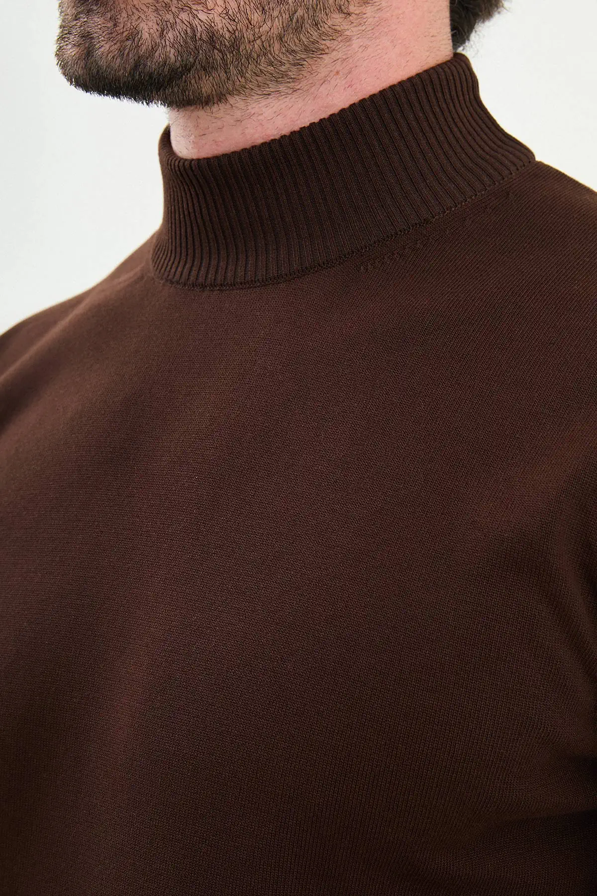 Düz Slim Fit Yarım Balıkçı Triko Kazak  - Kahverengi