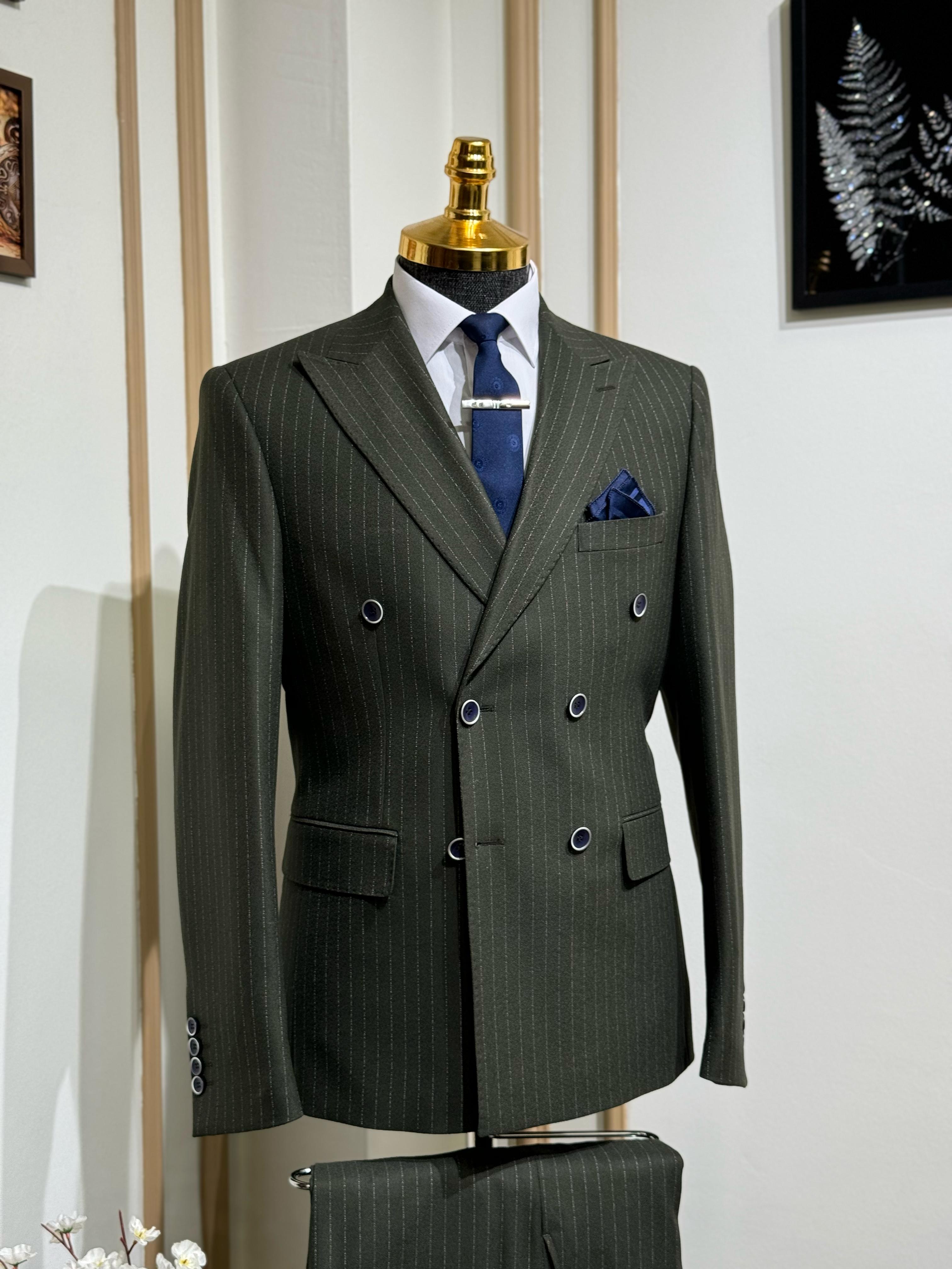 Slim Fit Sivri Yaka Kruvaze Takım Elbise