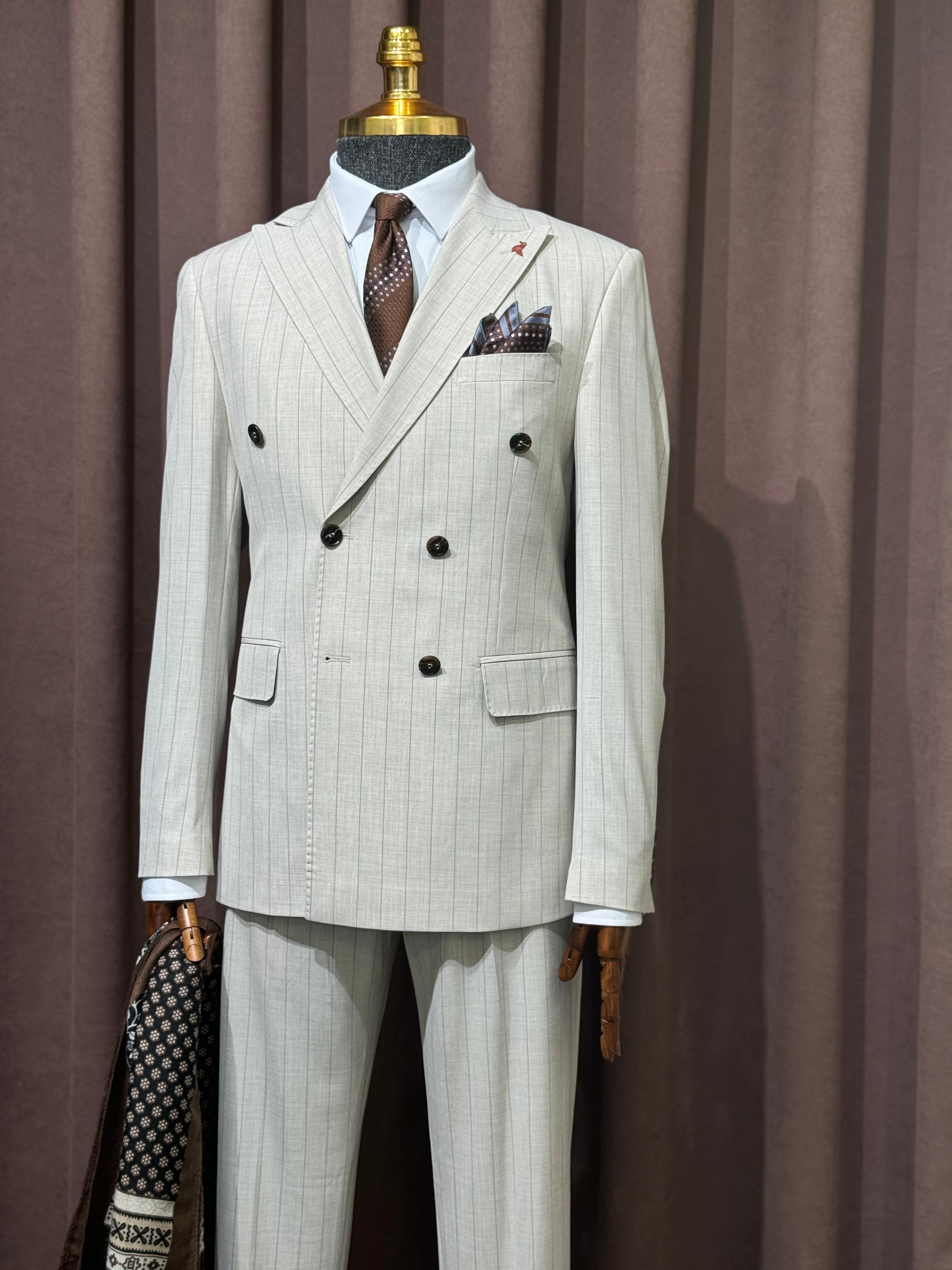 Slim Fit Geniş Yaka Çizgili Kruvaze Takım Elbise  - Bej
