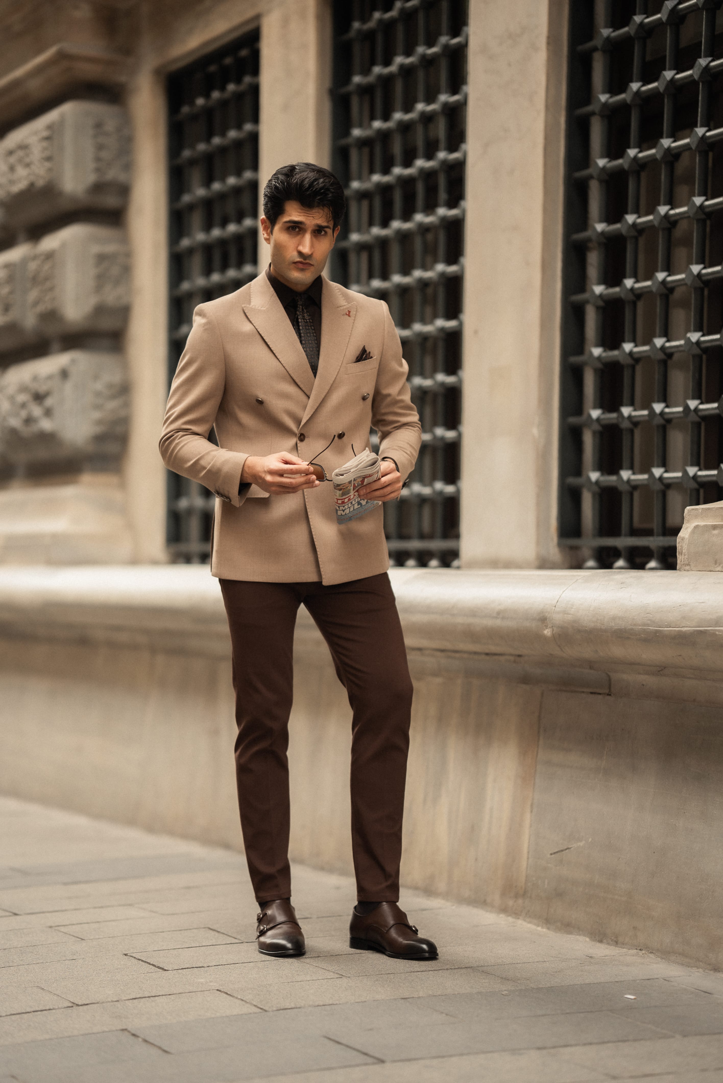 Slim Fit Geniş Yaka Kruvaze Takım Elbise  - Bej