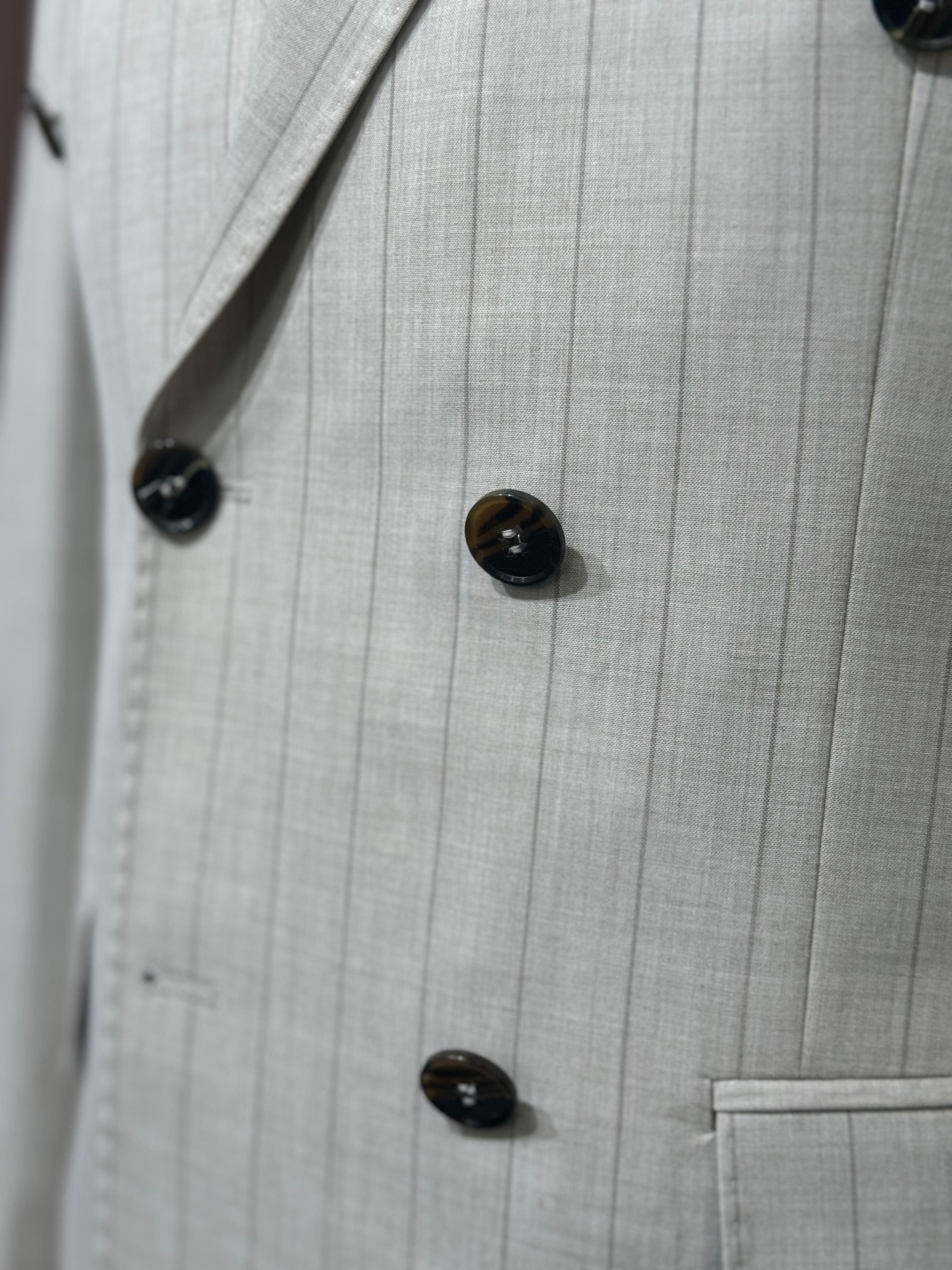 Slim Fit Geniş Yaka Çizgili Kruvaze Takım Elbise  - Bej