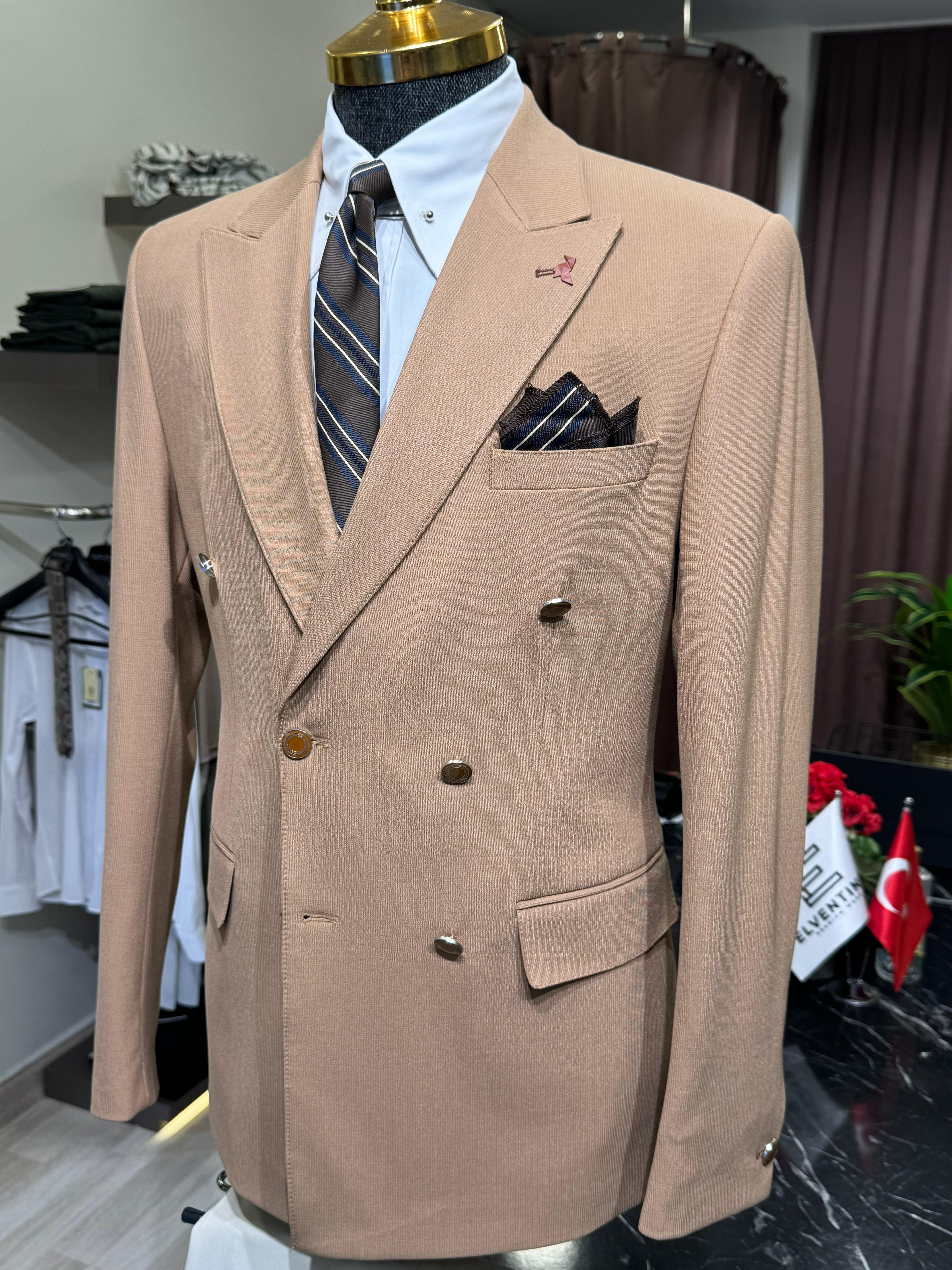 Slim Fit Sivri Yaka Kruvaze Takım Elbise 