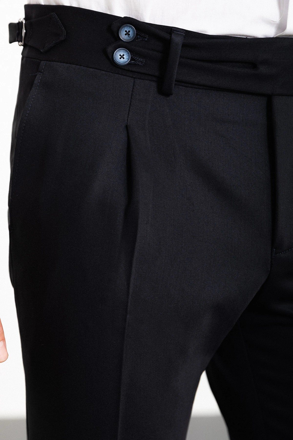 Düz Super Slim Fit Kemer Detaylı Tokalı Pileli Pantolon - Lacivert