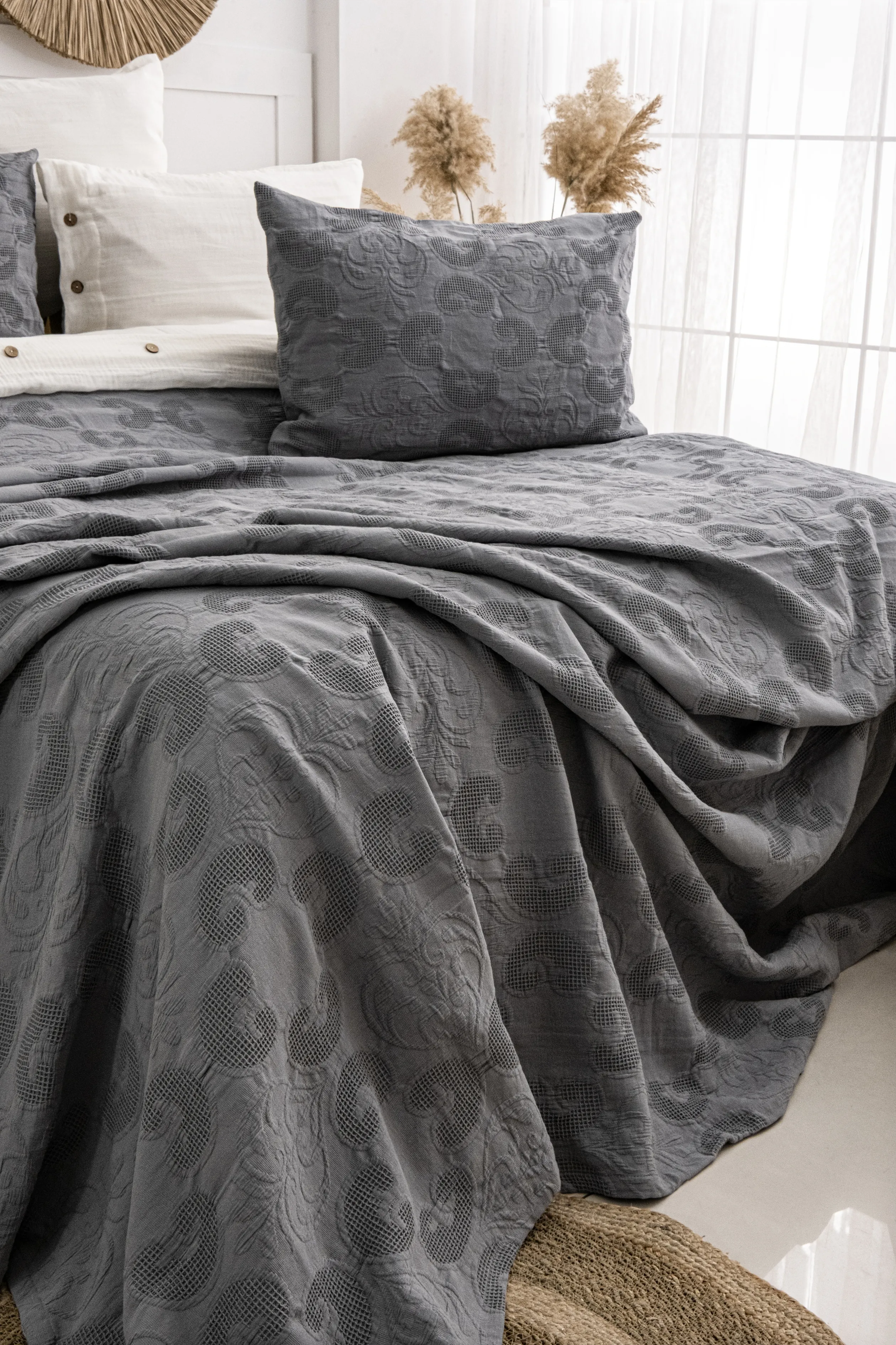 Italo Jakarlı Yatak Örtüsü Seti – Klasik Dokulu, %100 Pamuk Jakarlı Kumaş, Zamansız Şıklık Sunan 3 Parça Yatak Odası Takımı