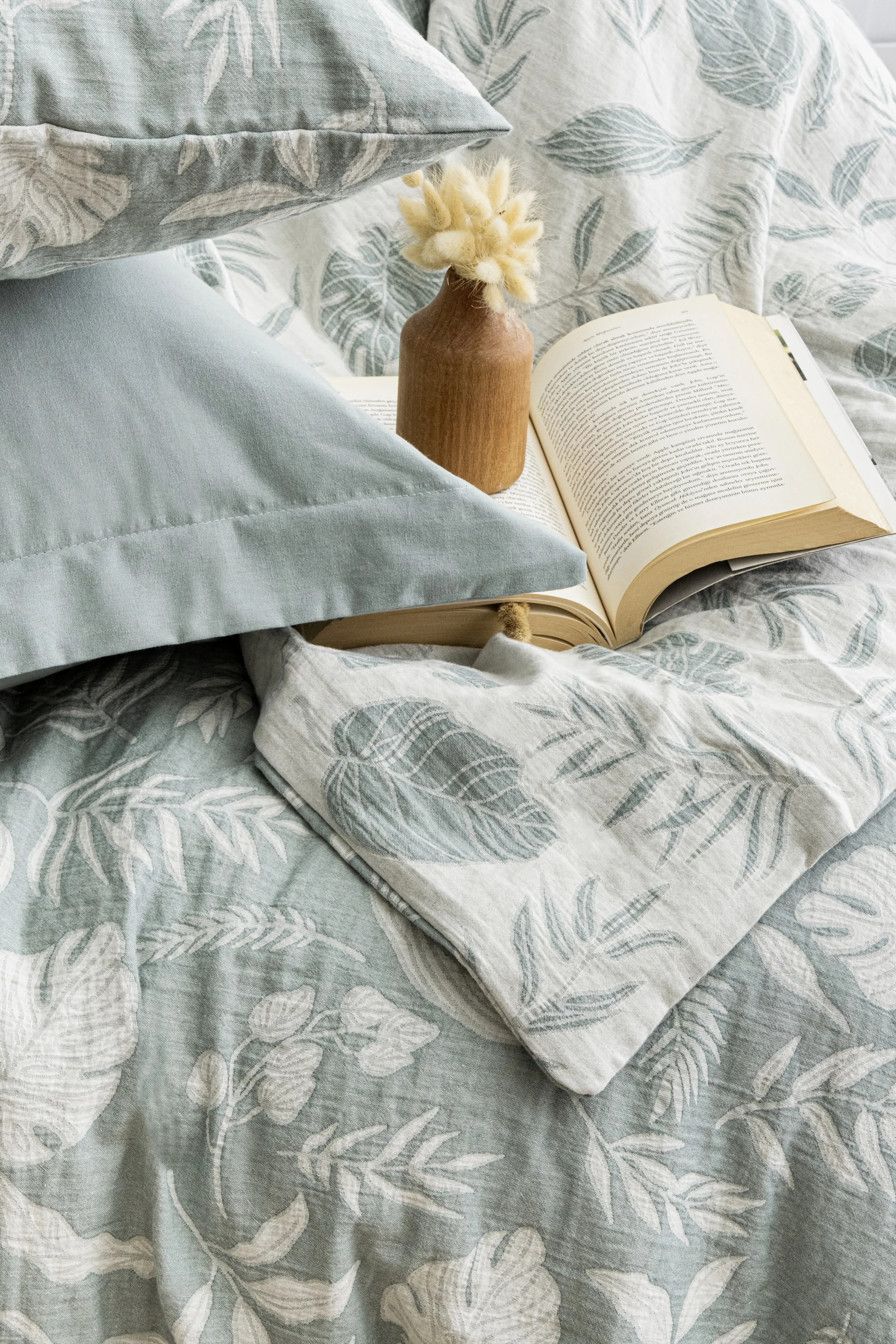 Lusso Müslin Nevresim Takımı – Doğal Yaprak Desenli, %100 Pamuk Müslin Kumaş, 4 Renk Seçeneğiyle Nefes Alan Müslin Yatak Odası Set