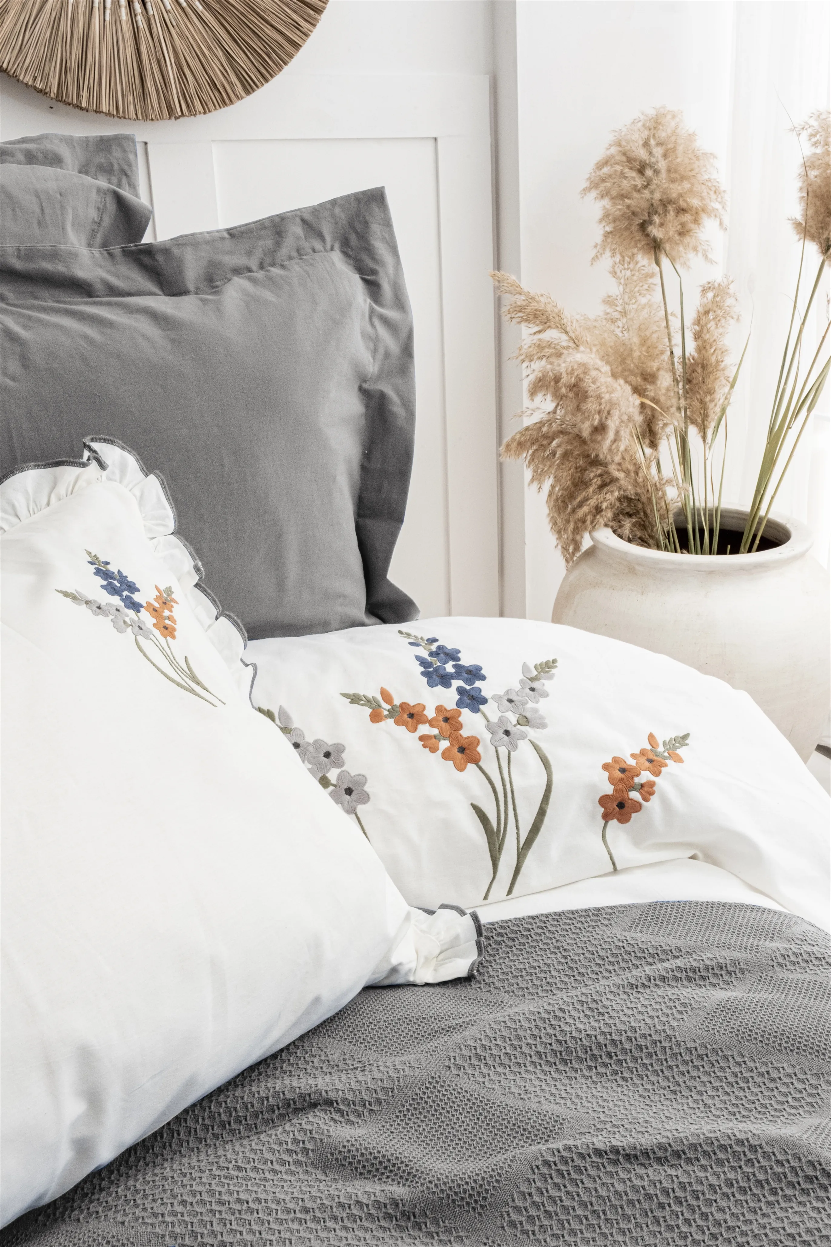 Eveline Nevresimli Pike Takımı – %100 Pamuk, Püsküllü Jakarlı Nevresim + Pike Seti, Nakışlı Yastık Kılıfı, Nefes Alan Yazlık Pike Takımı (Double Size)