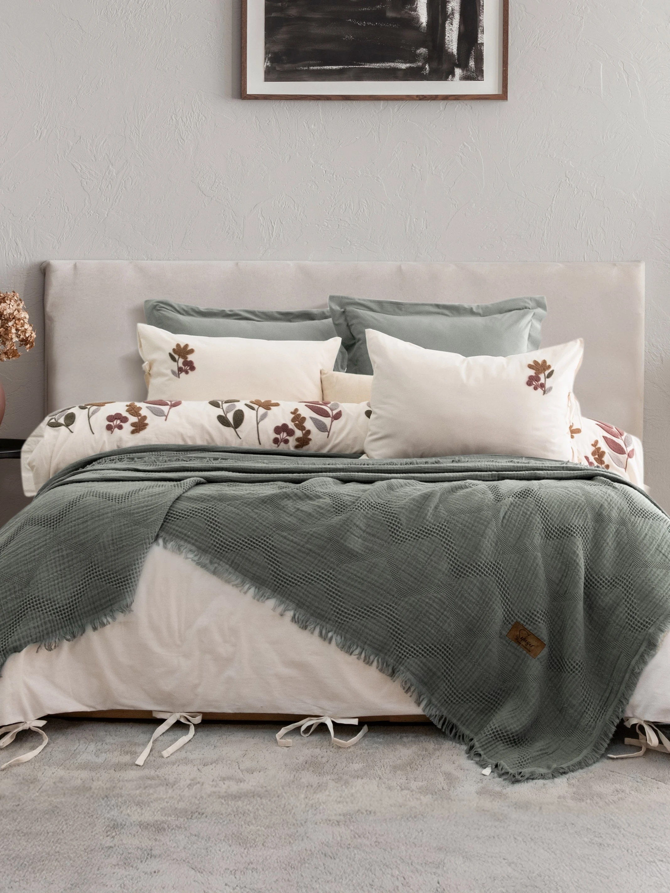 Paula Çeyiz Seti – %100 Pamuk Jakarlı Kumaş, Zarif Nakış Detaylı 6 Parça Nevresim ve Pike Takımı