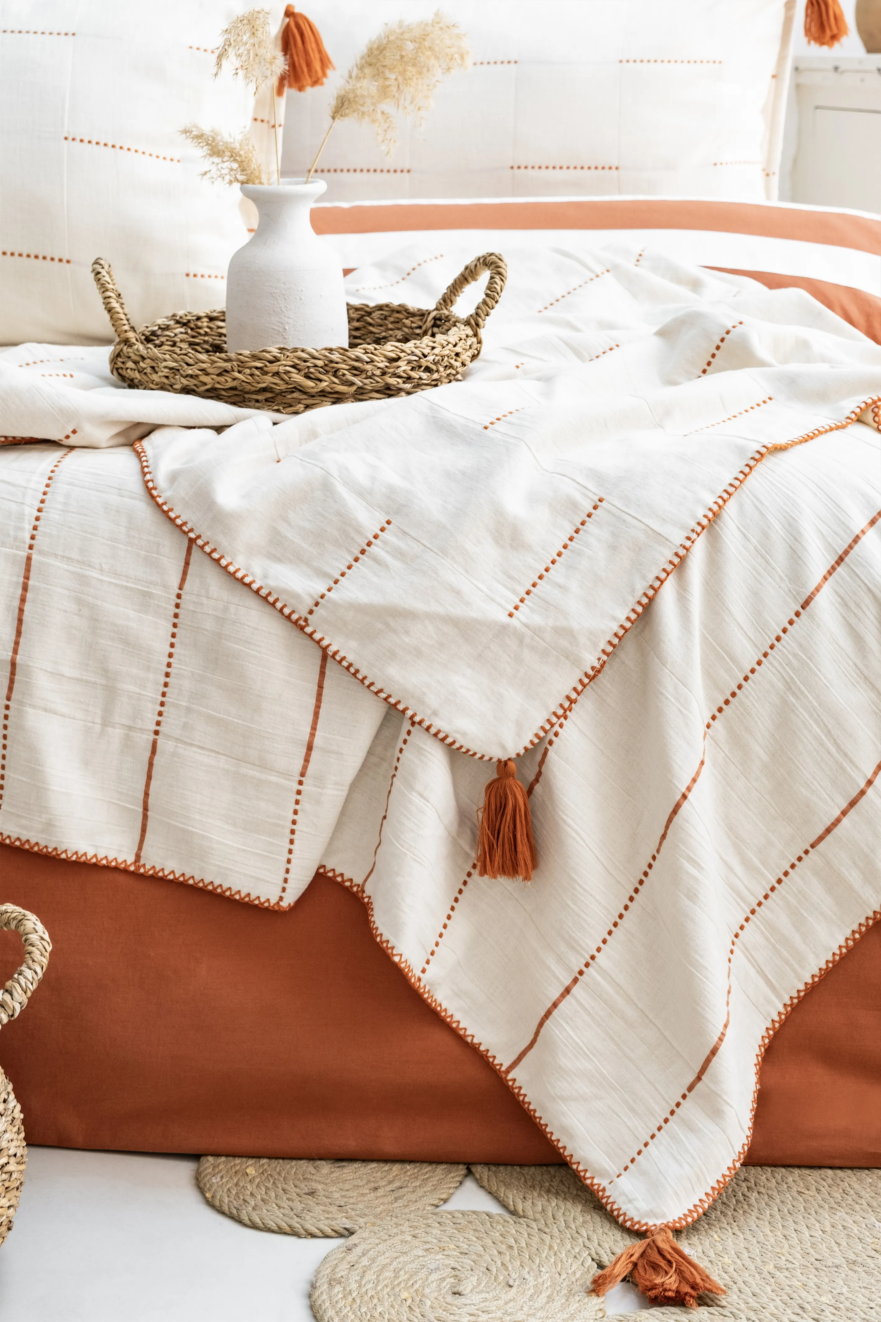 Eva Çeyiz Seti – Modern Çizgilerle Tasarlanmış %100 Pamuk Jakarlı 6 Parça Yatak Odası Takımı, Nefes Alabilir Doğal Doku