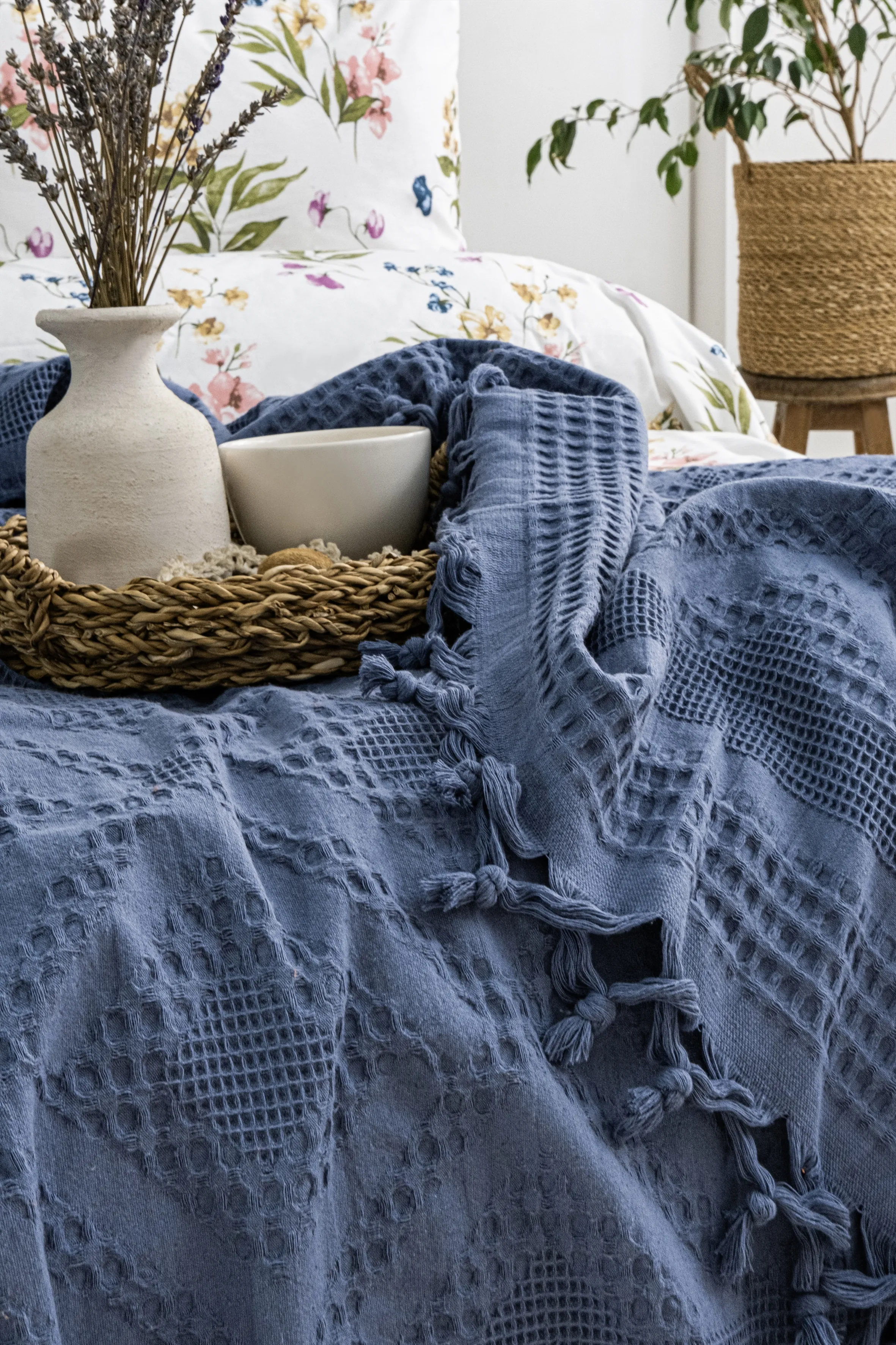 Viola Pike Takımı – %100 Pamuk Jakarlı Püsküllü Pike Seti, Nefes Alan Yazlık Pike Takımı, Çiçek Desenli Çarşaf ve Yastık Kılıfı Seti