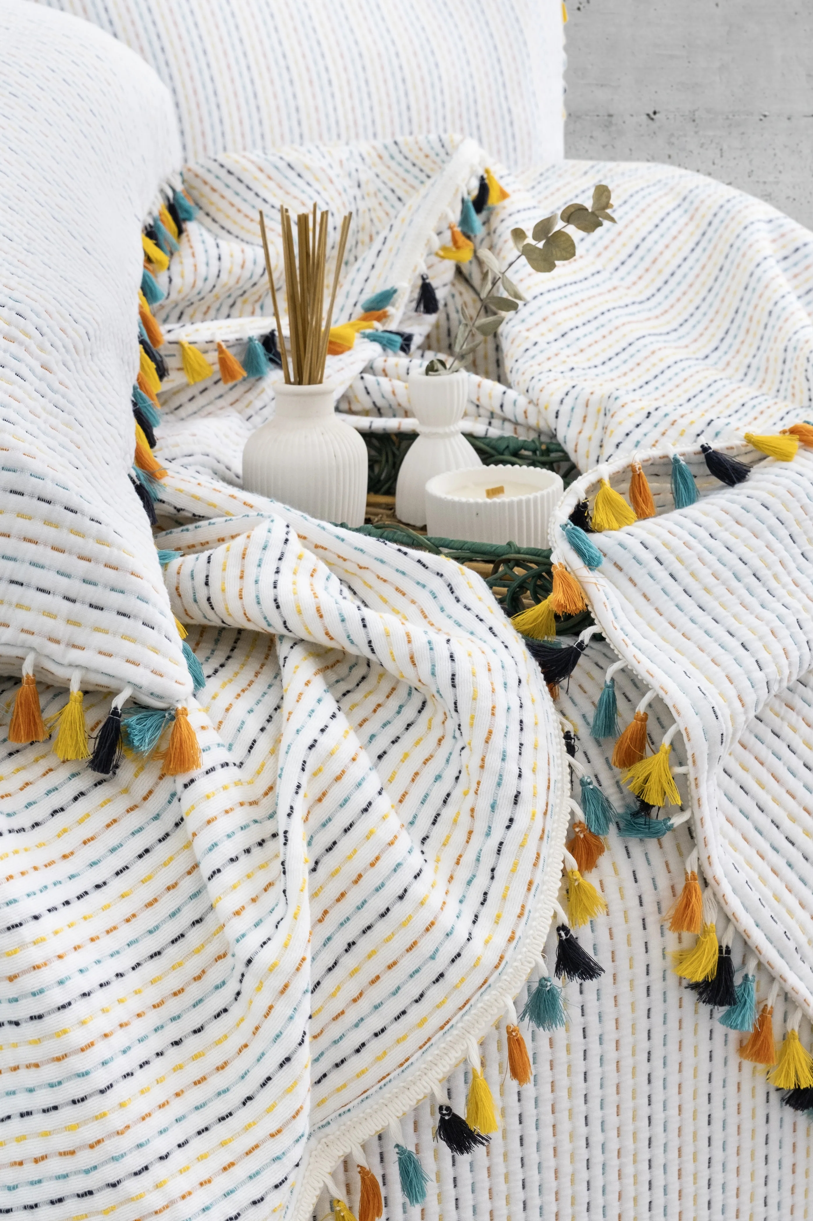 Clarita Jakarlı Yatak Örtüsü Seti – Boho Renkli Püskül Detaylı, %100 Pamuk Jakarlı Dokuma 3 Parça Yatak Örtüsü Takımı