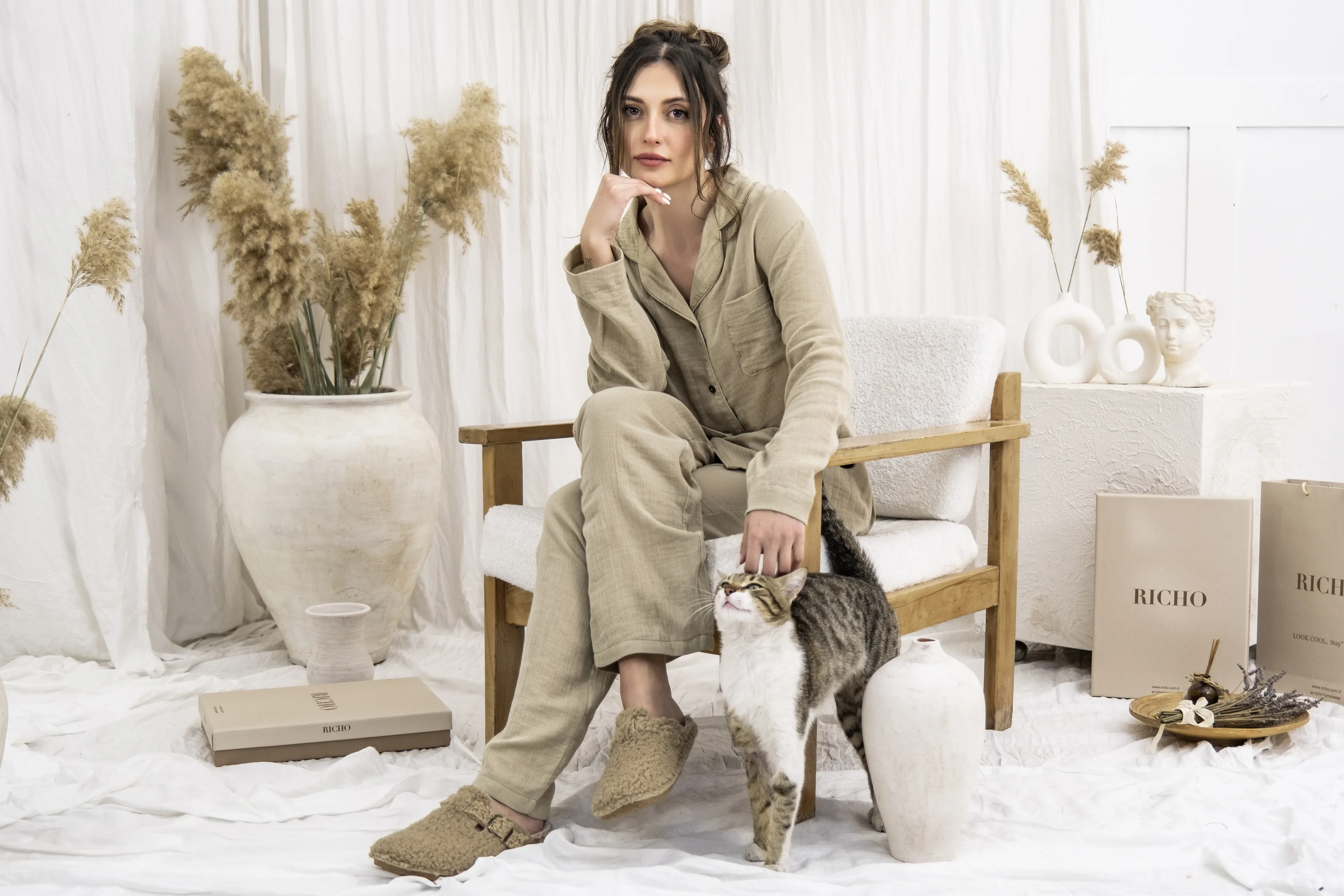 BELLE Muslin Pijama Takımı, %100 Pamuk Kadın Pijama Seti, Doğal Muslin Kumaş, Klasik Düğmeli Üst ve Pantolon, Uzun Kollu Ev Giyimi, Şık ve Rahat Kadın Pijama Takımı