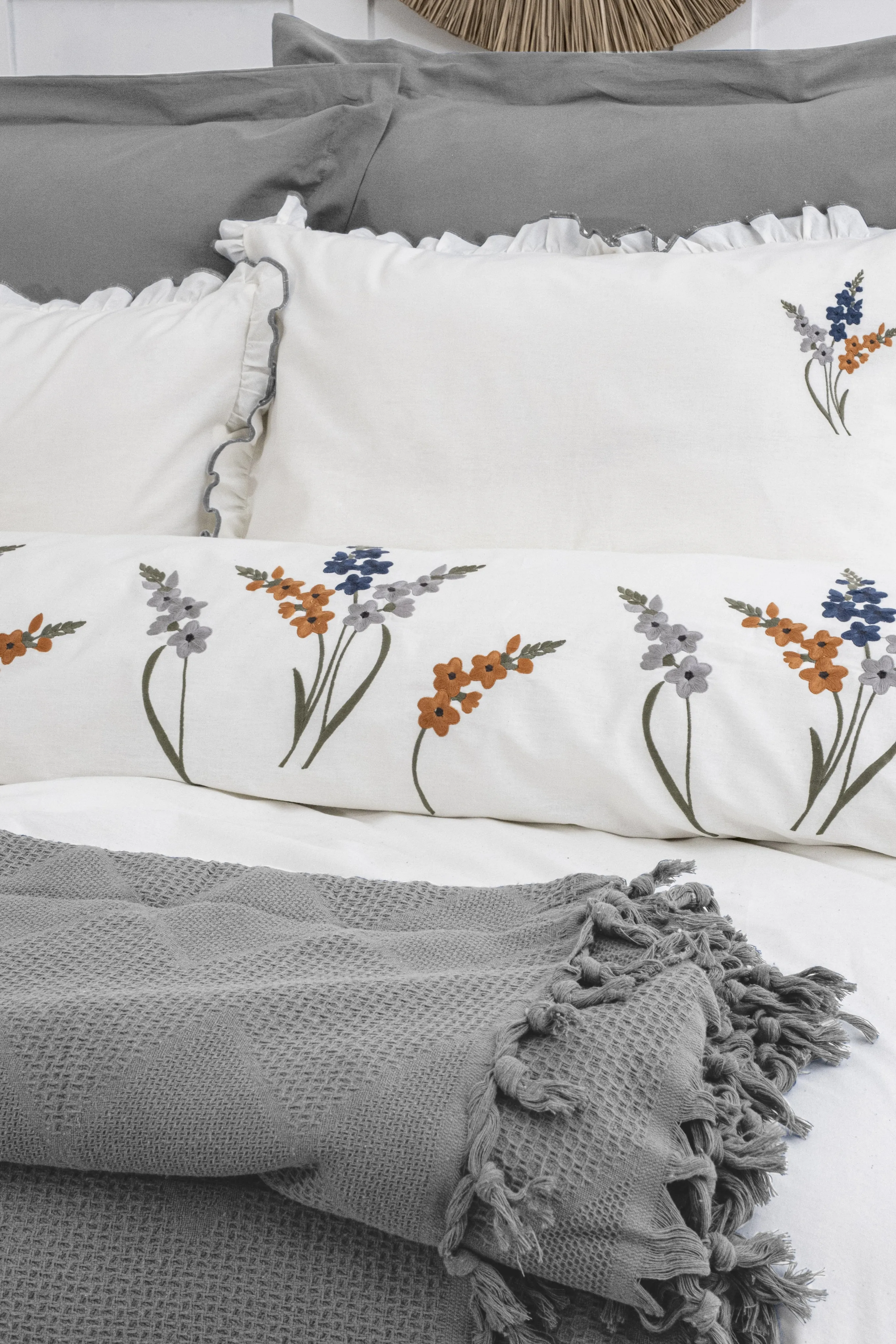 Eveline Nevresimli Pike Takımı – %100 Pamuk, Püsküllü Jakarlı Nevresim + Pike Seti, Nakışlı Yastık Kılıfı, Nefes Alan Yazlık Pike Takımı (Double Size)