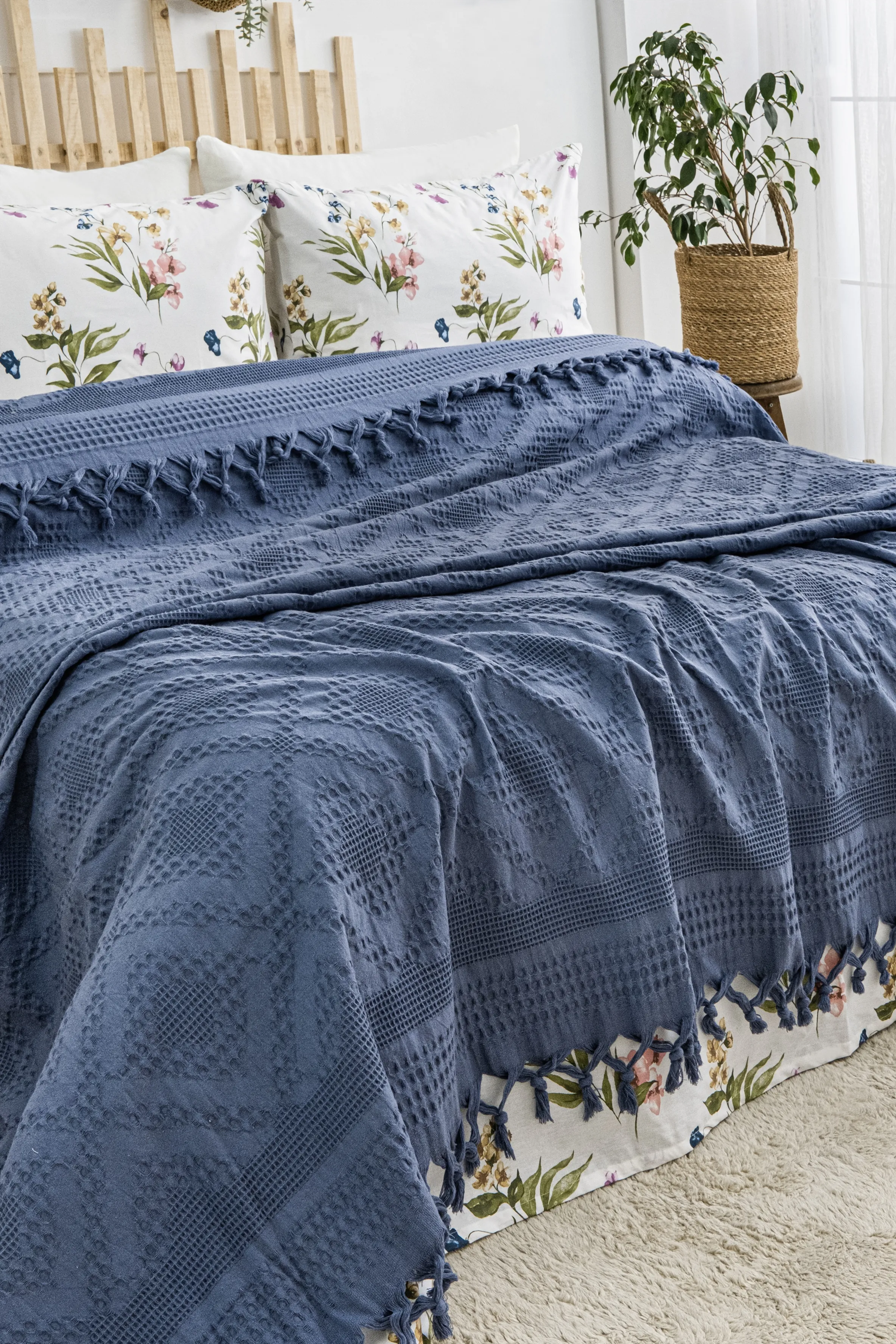 Viola Pike Takımı – %100 Pamuk Jakarlı Püsküllü Pike Seti, Nefes Alan Yazlık Pike Takımı, Çiçek Desenli Çarşaf ve Yastık Kılıfı Seti