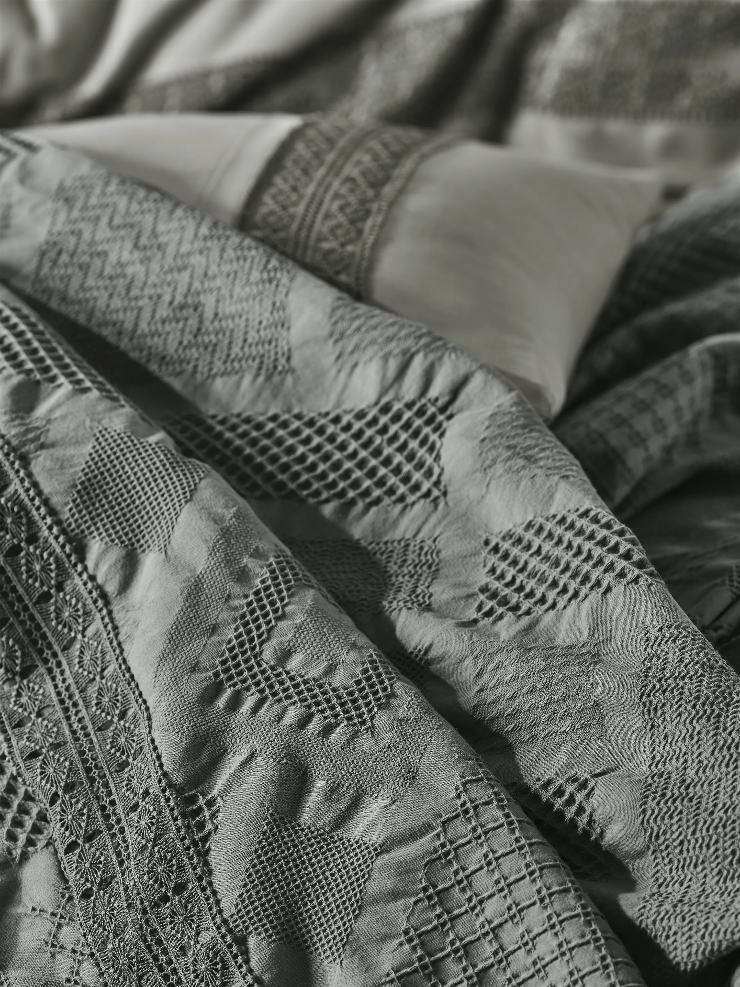 Freya Çeyiz Seti – Doğal Tonlarda Jakarlı Dokuma %100 Pamuk Kumaş, Rustik ve Sade Şıklığıyla 6 Parça Yatak Odası Seti