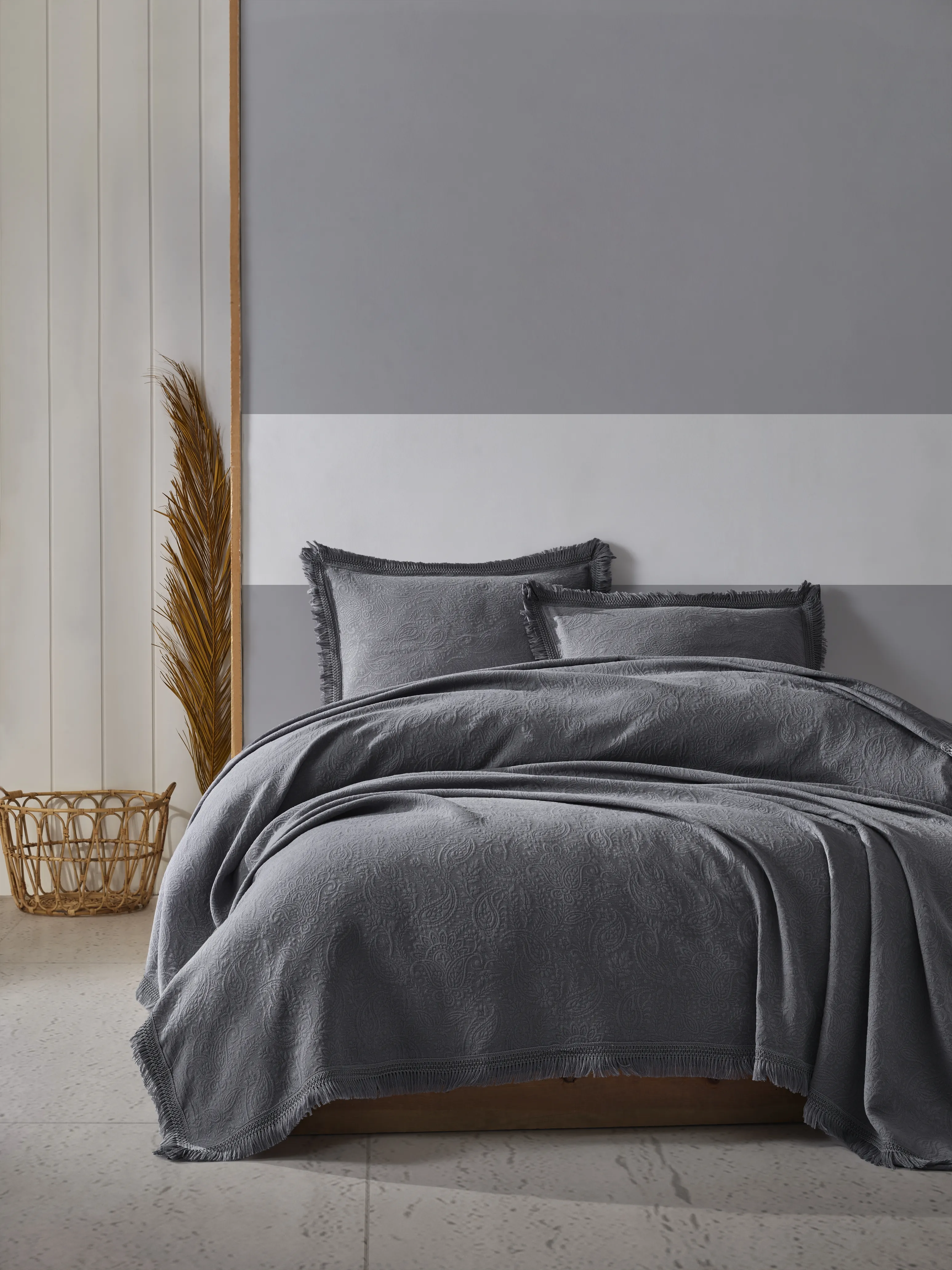 Grace Jakarlı Yatak Örtüsü Seti – Püskül Kenar Detaylı, Desenli %100 Pamuk Jakarlı Kumaş, Modern & Boho Tarz 3 Parça Yatak Odası Takımı