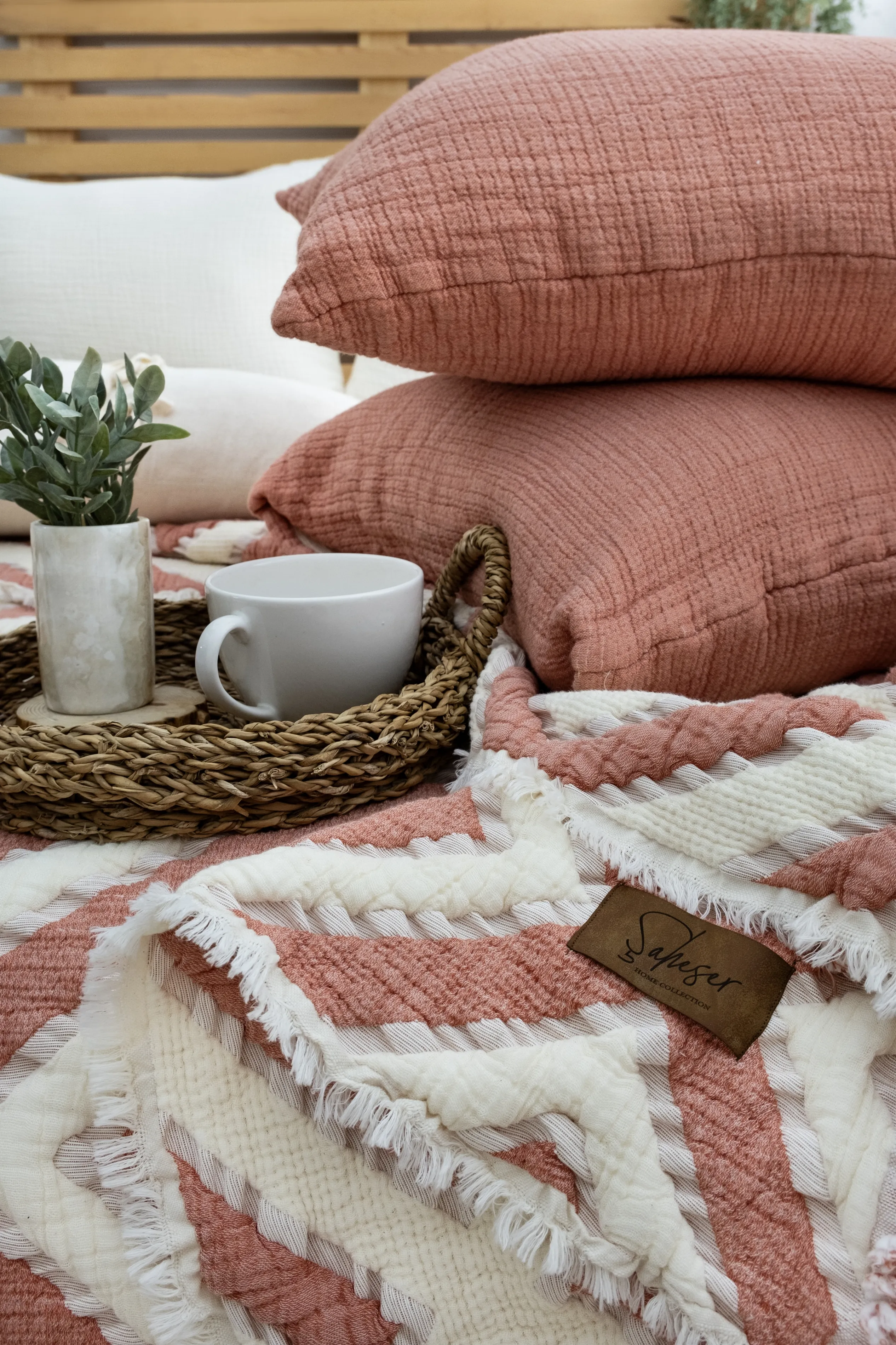 Sonia Müslin Yatak Örtüsü Seti – Geometrik Desenli 4 Katmanlı Jakarlı Dokuma | 240x260 cm | %100 Pamuk Müslin Battaniye ve Yorgan Seti