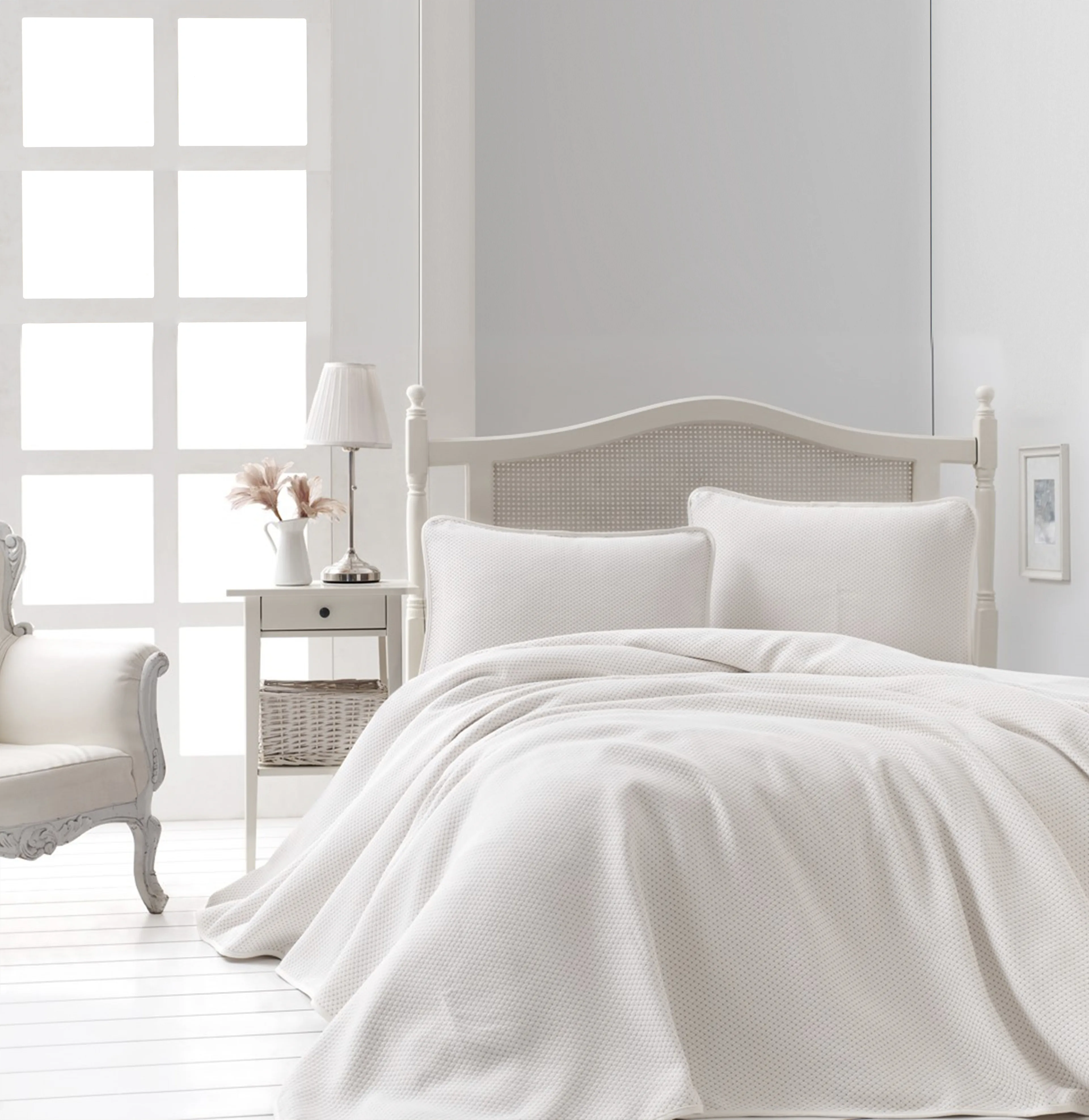 Liv Jakarlı Yatak Örtüsü Seti – Minimal Desenli %100 Pamuk Jakarlı Kumaş, Modern Renk Seçenekli 3 Parça Yatak Örtüsü Takımı