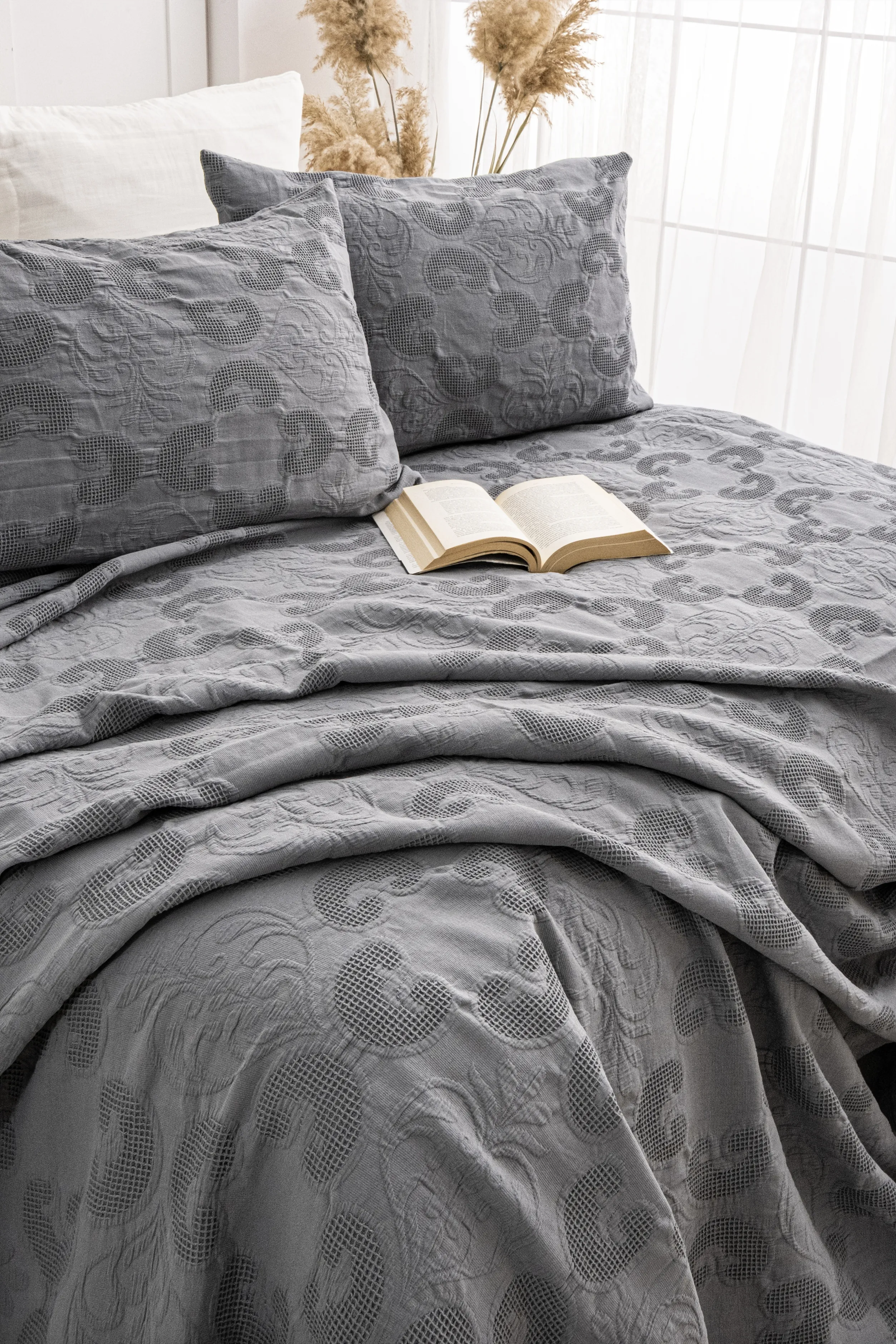 Italo Jakarlı Yatak Örtüsü Seti – Klasik Dokulu, %100 Pamuk Jakarlı Kumaş, Zamansız Şıklık Sunan 3 Parça Yatak Odası Takımı