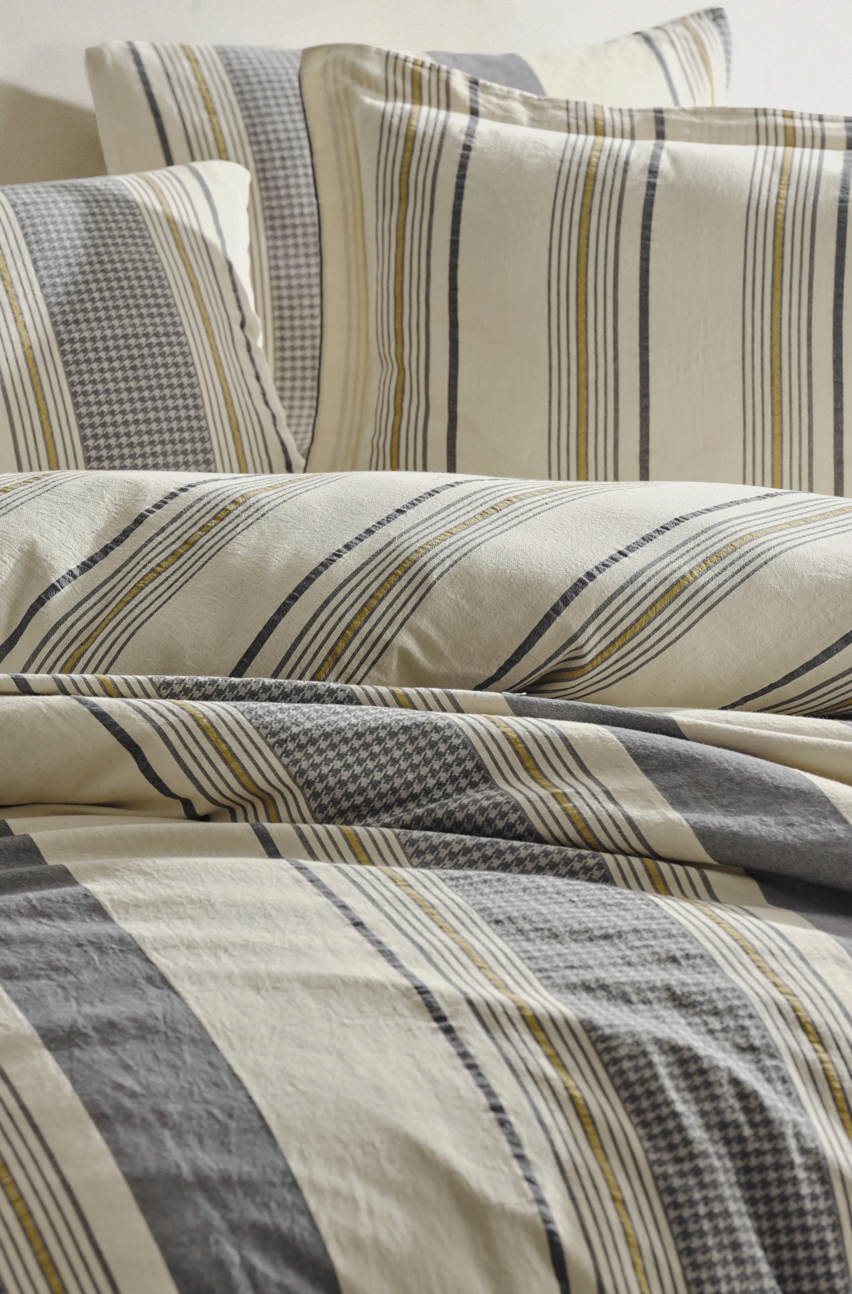 Lagos İplik Boyalı Nevresim Takımı – Lacivert, Gri ve Hardal Çizgili %100 Pamuklu Dokuma, Doğal Dokusu ile Modern ve Zarif Yatak Odası Seti