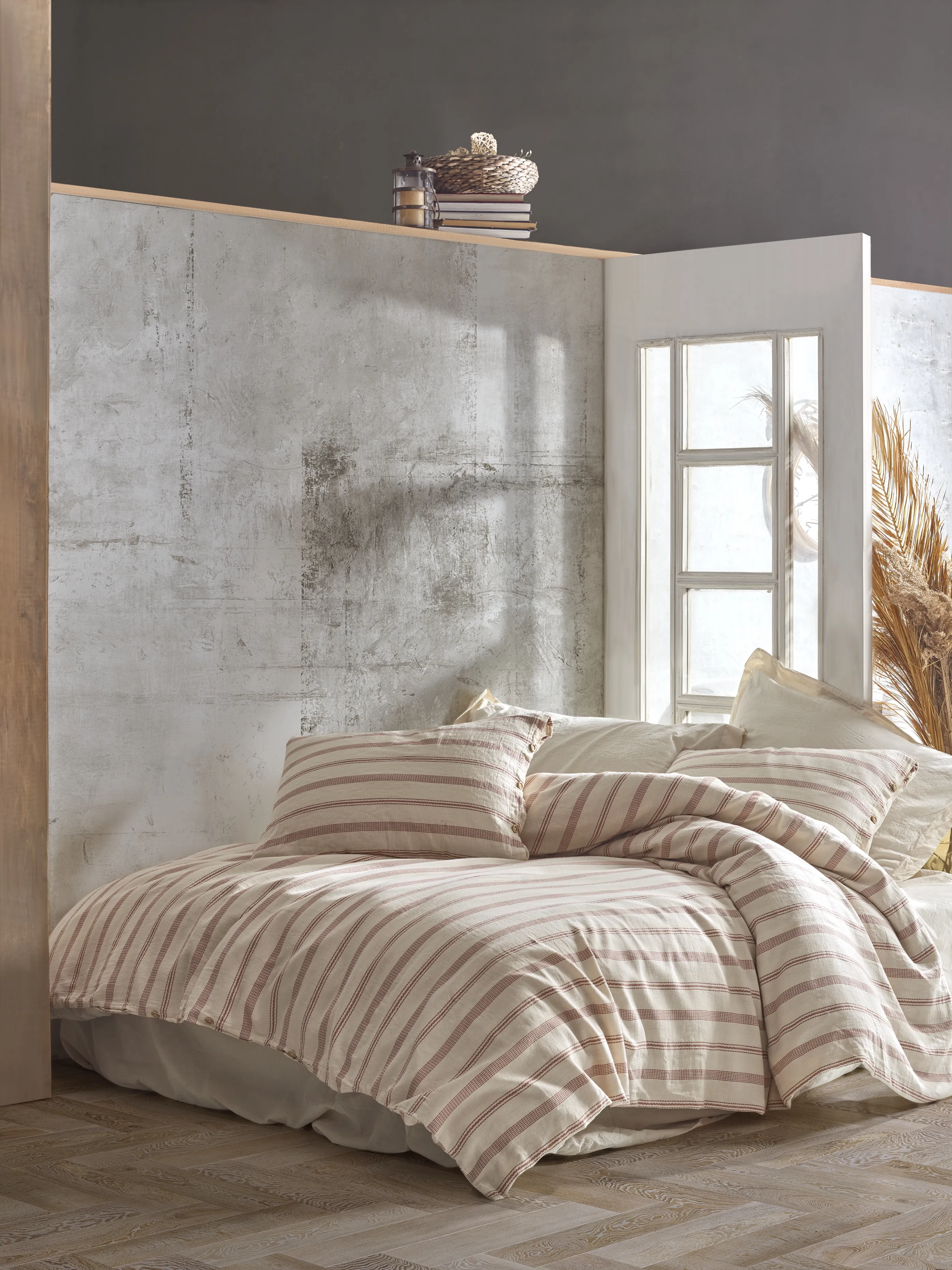 Solaris İplik Boyalı Nevresim Takımı – Ahşap Düğme Detaylı Çizgili %100 Pamuk Dokuma, Nefes Alan ve Yumuşak Kumaş