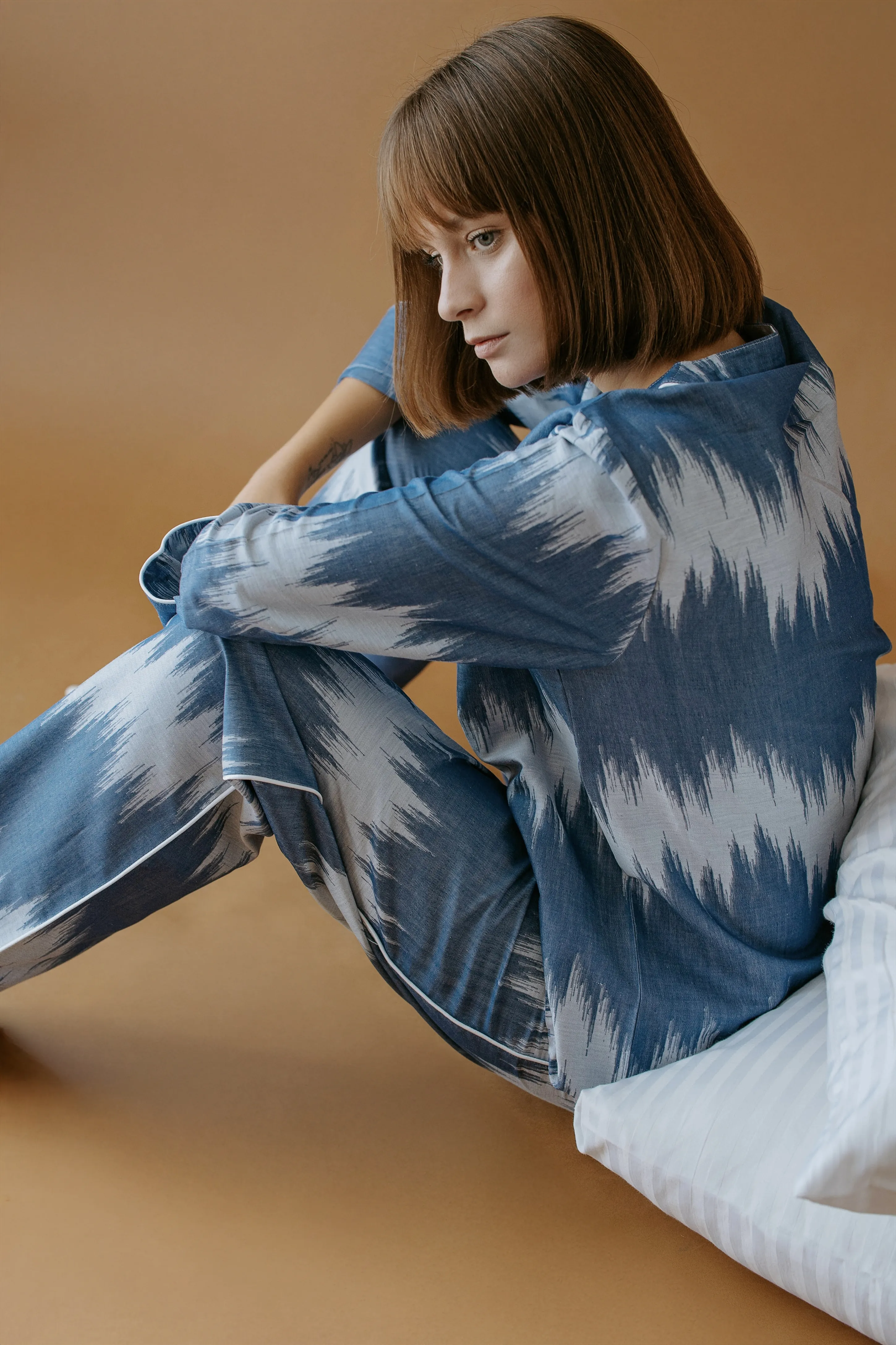 FLY Jakarlı Saten Klasik Pijama Takımı, %100 Pamuk Saten, Kadın Pijama Seti, Uzun Kollu Ev Giyimi, Şık Kadın Pijama Takımı