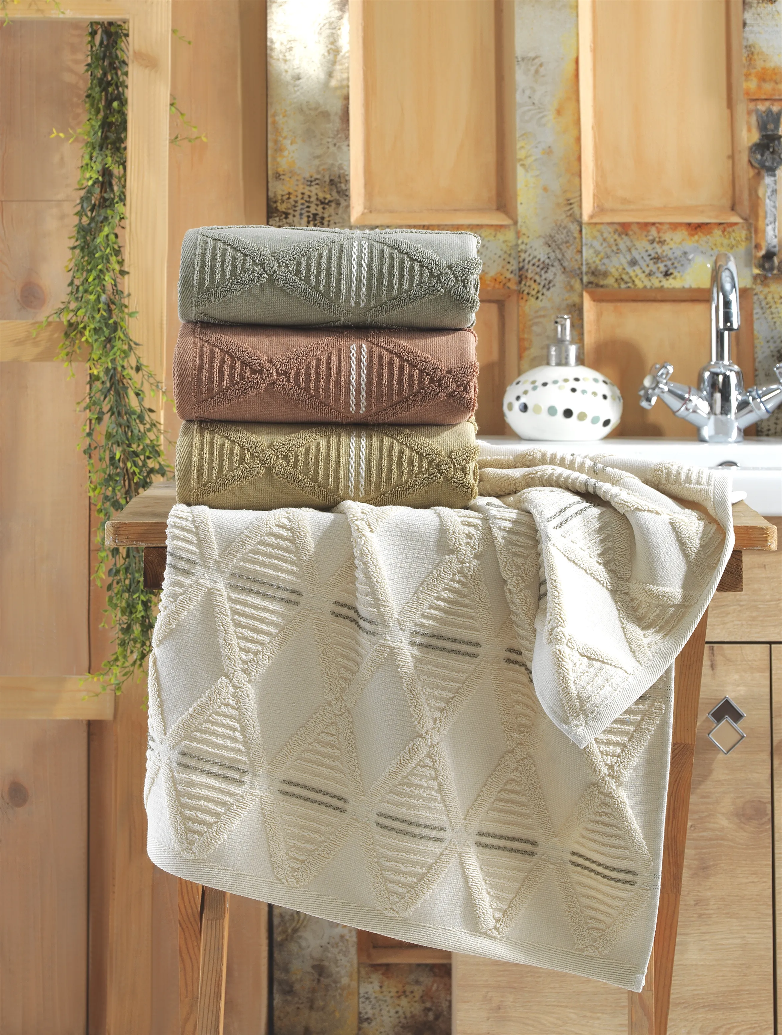 Milan 6’lı  Havlu Seti – %100 Pamuk Jakarlı Dokuma, Geometrik Desenli, Yumuşak Dokulu ve Yüksek Emicilikli Premium Havlu Koleksiyonu