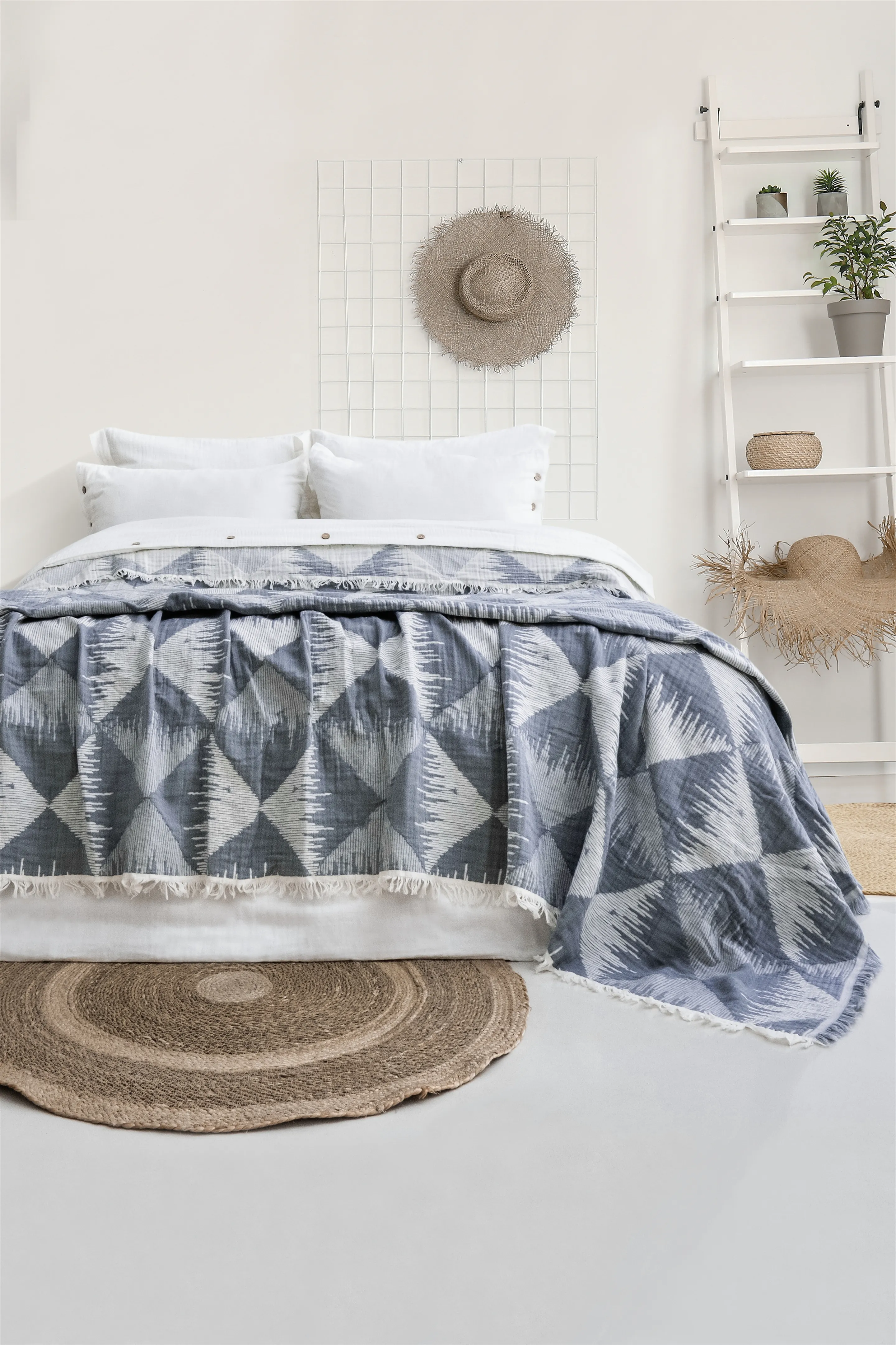 Dolce Müslin Yatak Örtüsü – %100 Pamuk, Jakarlı Dokuma, Geometrik Desenli, Nefes Alan Müslin Battaniye