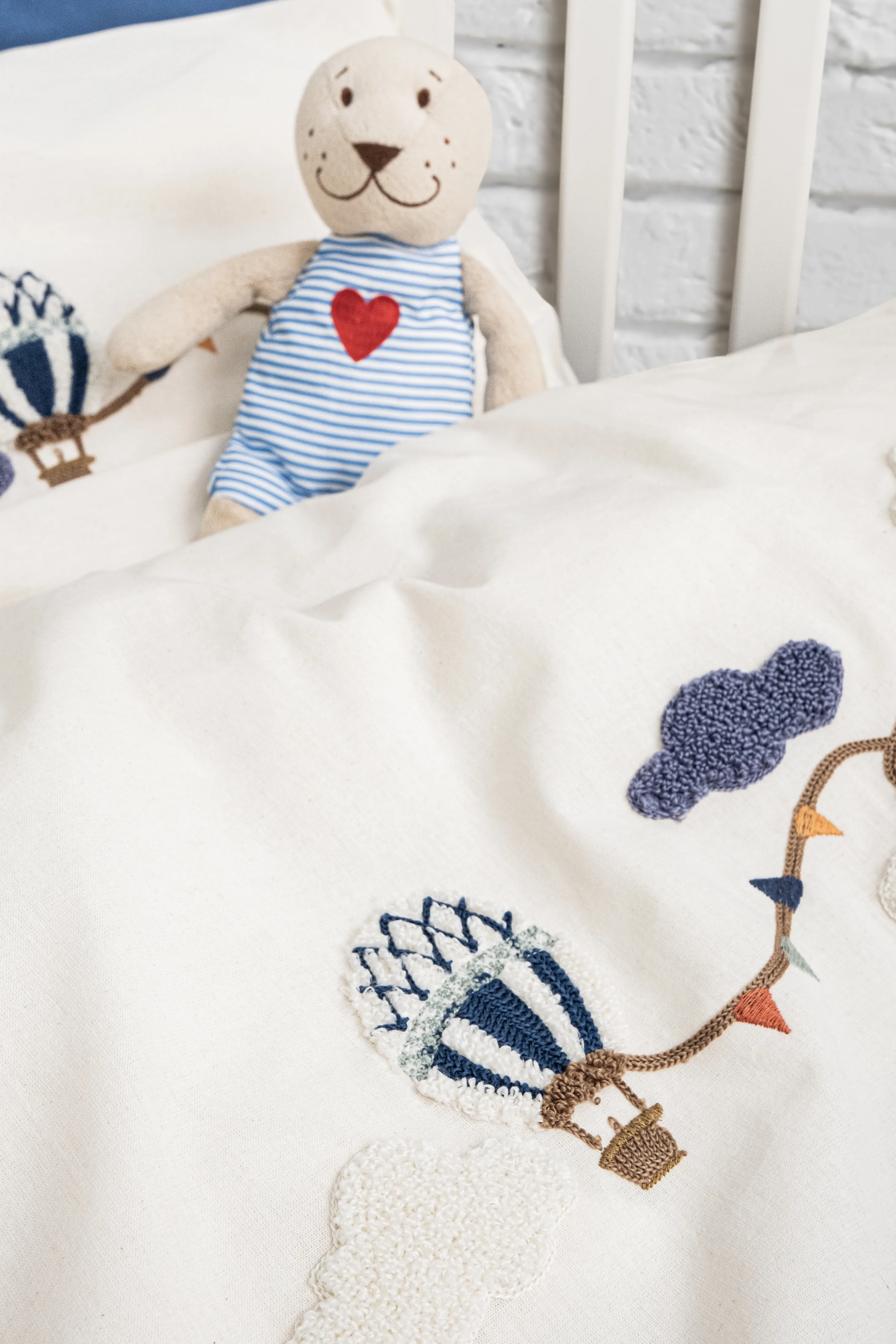 Sea Soul Nakışlı Bebek Nevresim Seti – %100 Pamuk, Mavi Tonlarda Deniz Temalı Nakışlar, Yumuşak Dokulu Pamuk Örtü Seti