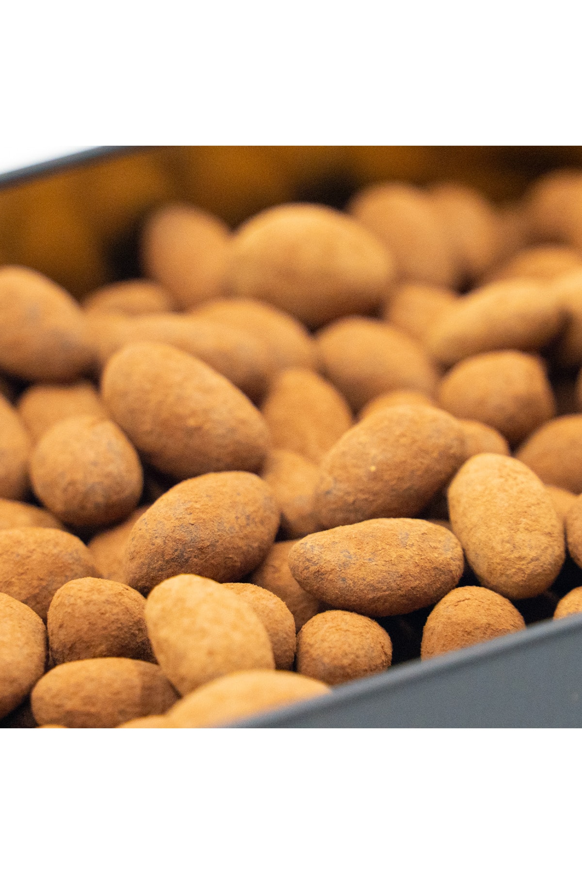 Şeker İlavesiz, Glütensiz, Vegan Premium Antep Fıstıklı Bitter Çikolata - Siyah Yuvarlak Kutu, 150 g