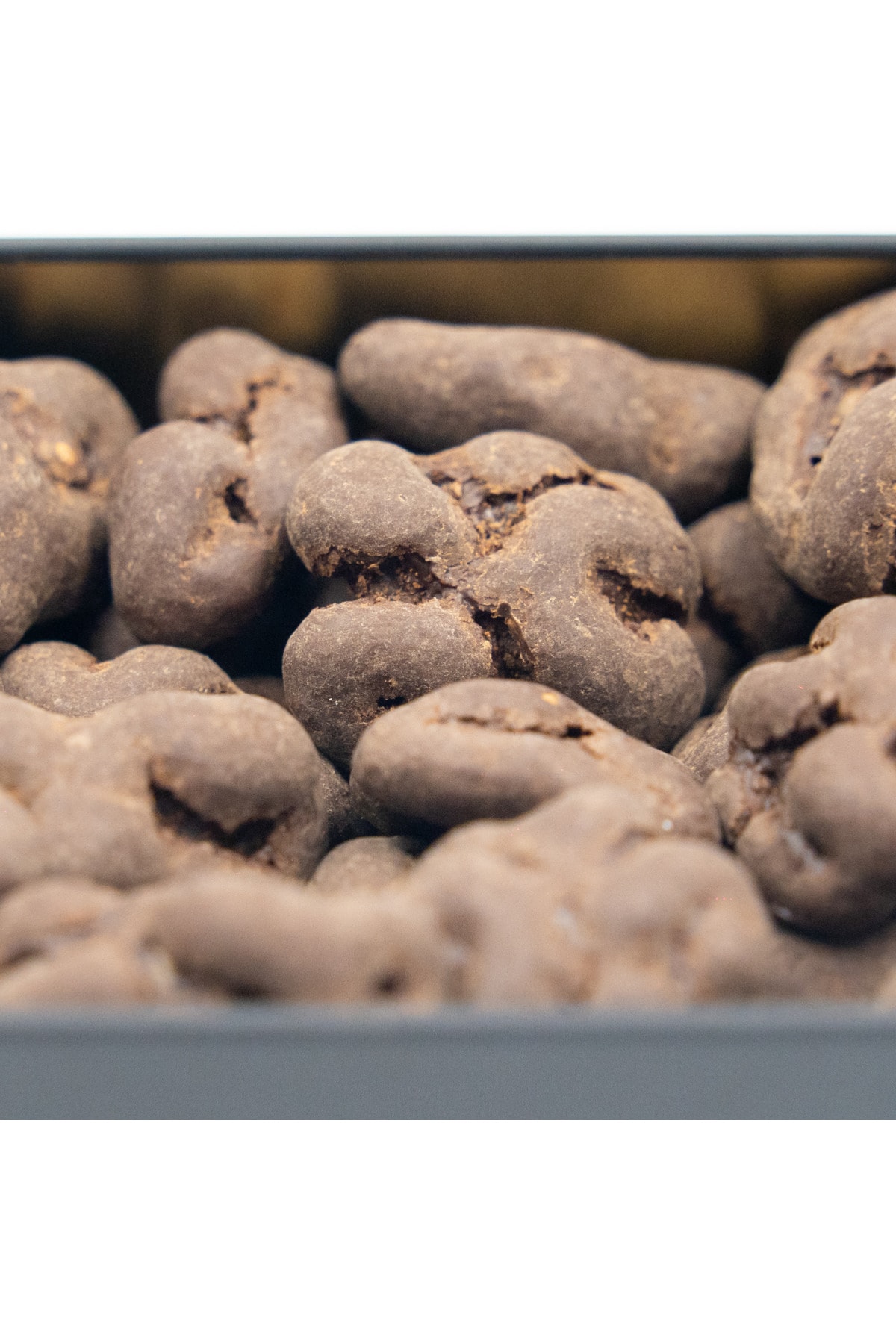 Şeker İlavesiz, Glütensiz, Vegan Cevizli Bitter Çikolata - Küçük Kare Metal Kutu, 150 gr