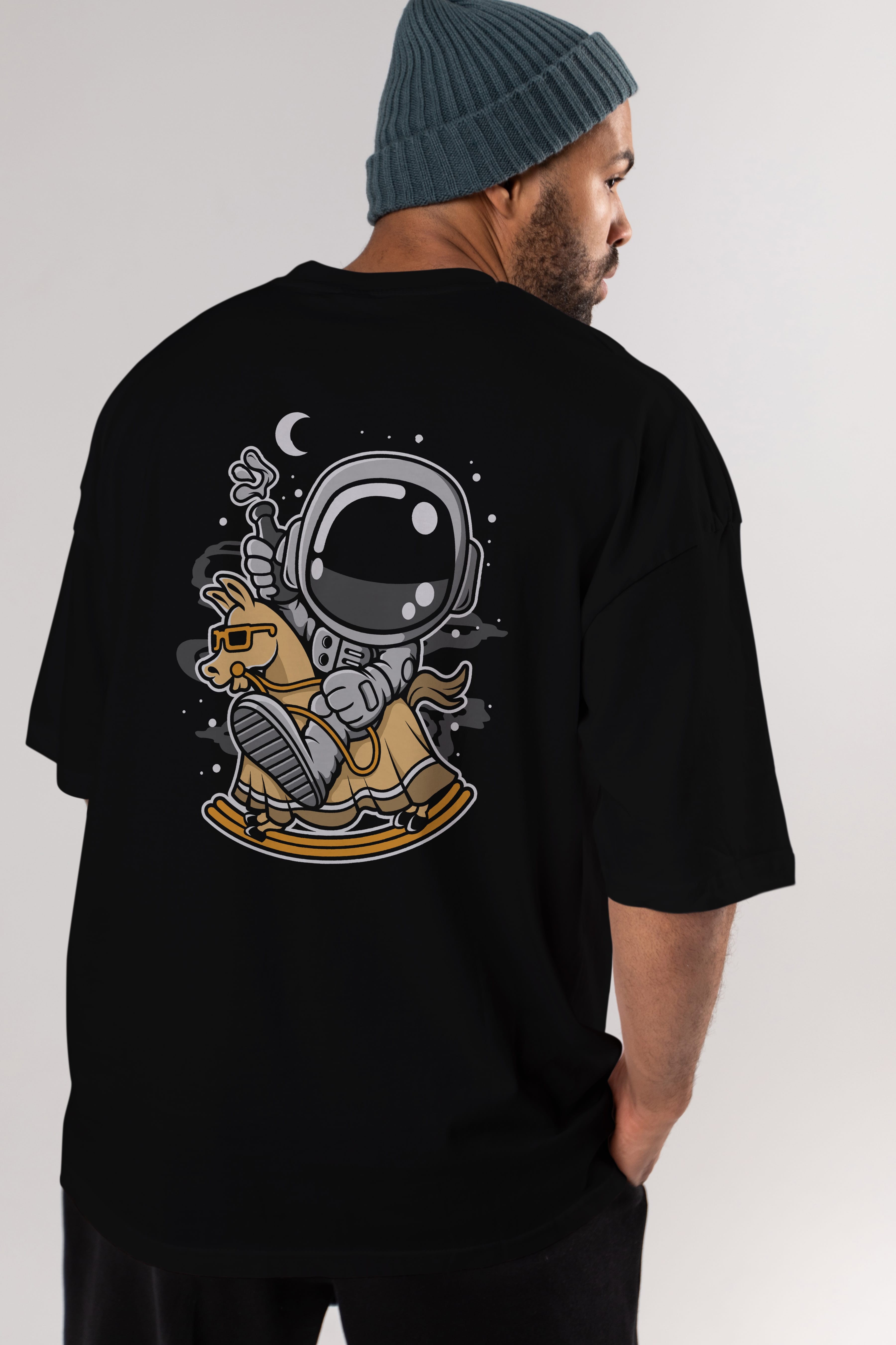 Astronaut RidingToy Horse Arka Baskılı Oversize t-shirt Erkek Kadın Unisex