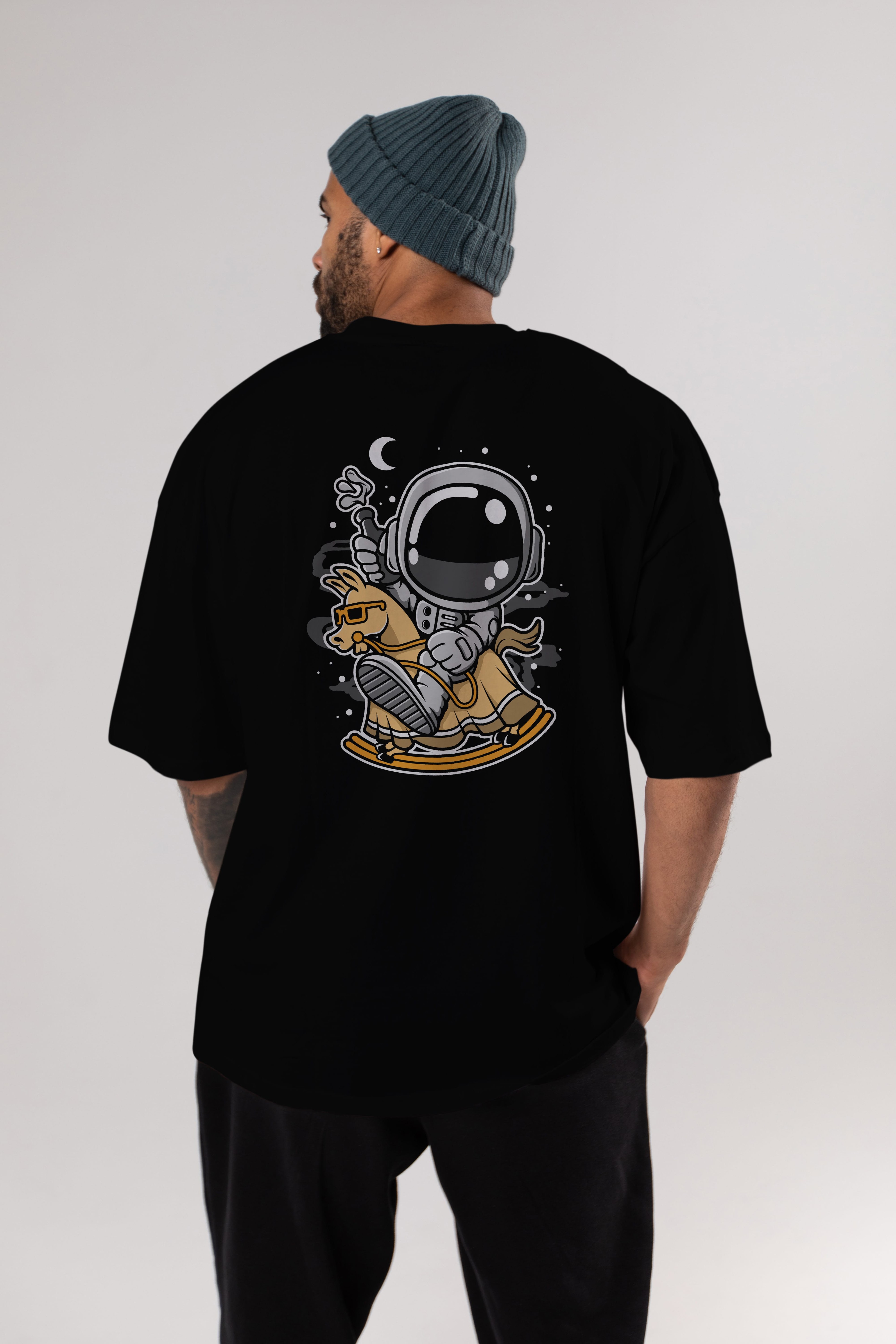 Astronaut RidingToy Horse Arka Baskılı Oversize t-shirt Erkek Kadın Unisex