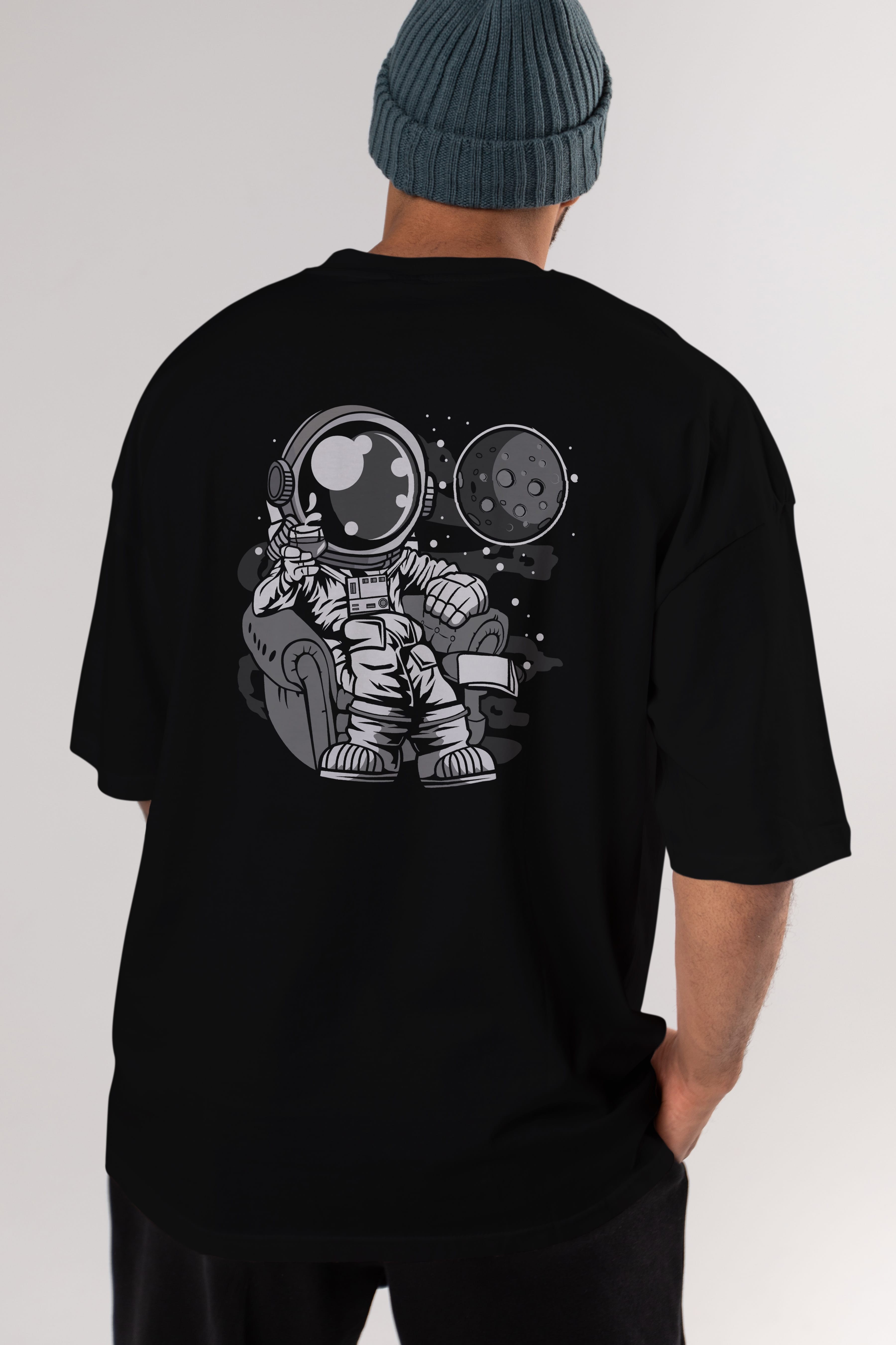 Astronaut Drinking And Relax Arka Baskılı Oversize t-shirt Erkek Kadın Unisex