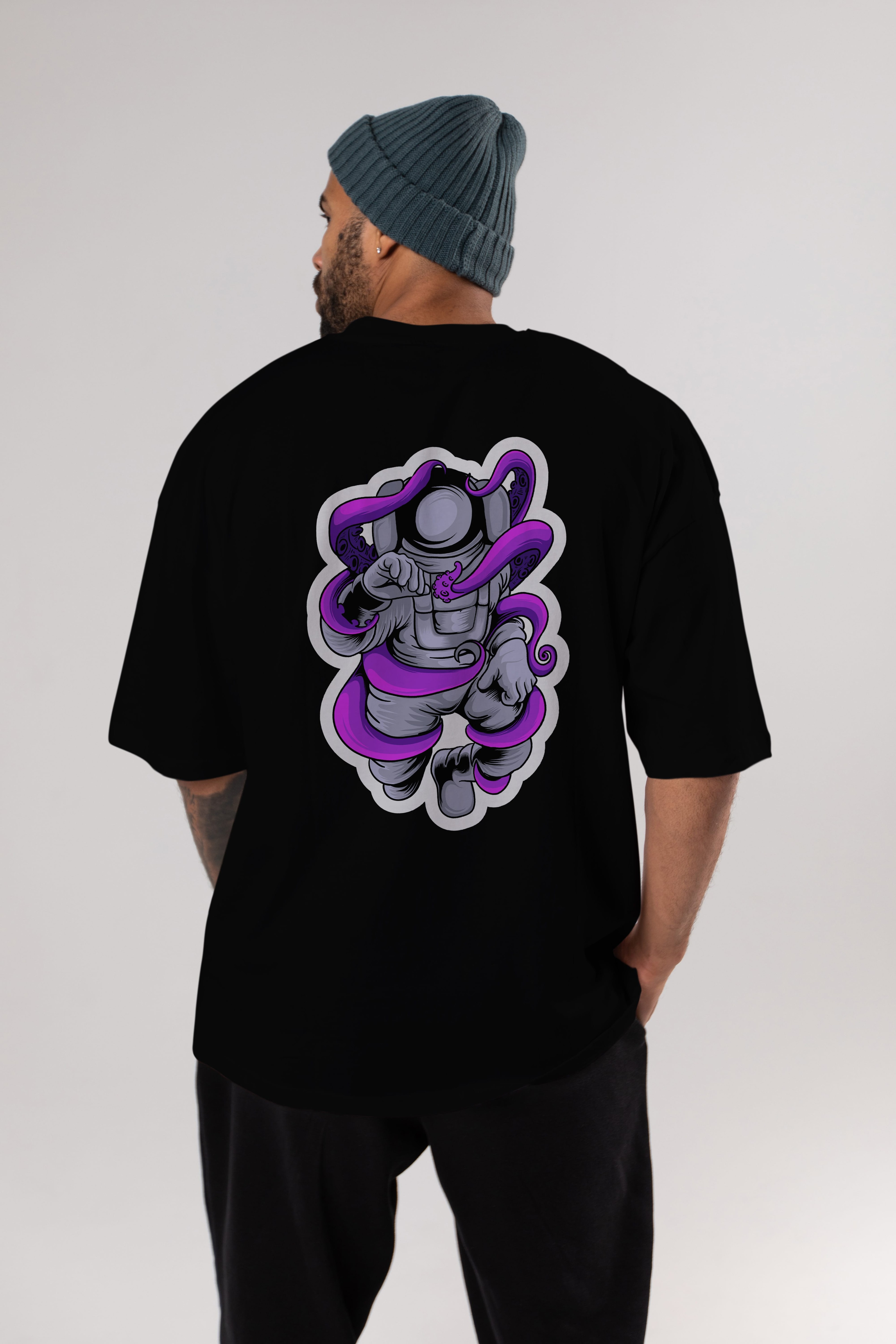 Astronaut fighting octopus sticker Arka Baskılı Oversize t-shirt Erkek Kadın Unisex