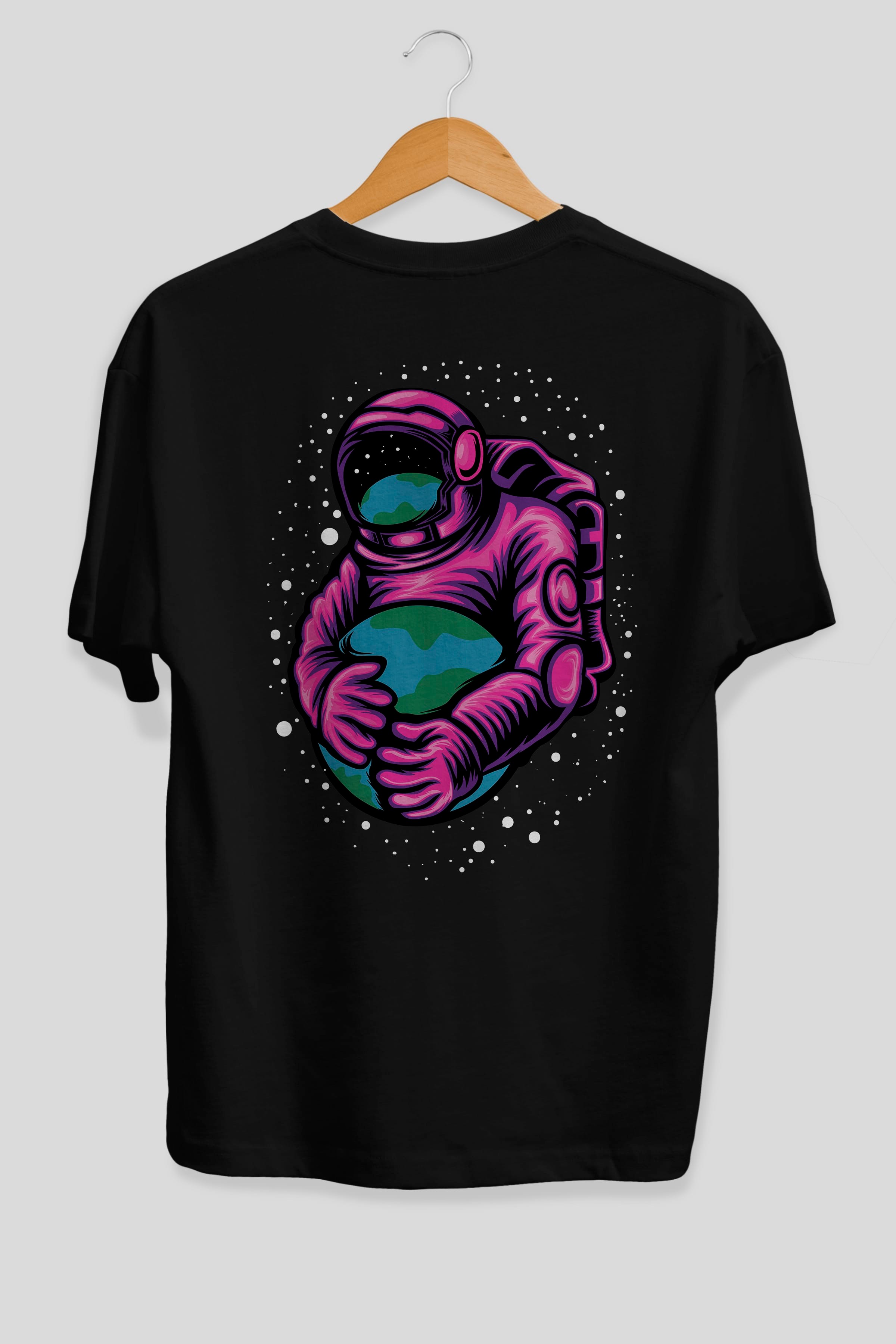 Astronaut Holding Up The Earth Arka Baskılı Oversize t-shirt Erkek Kadın Unisex