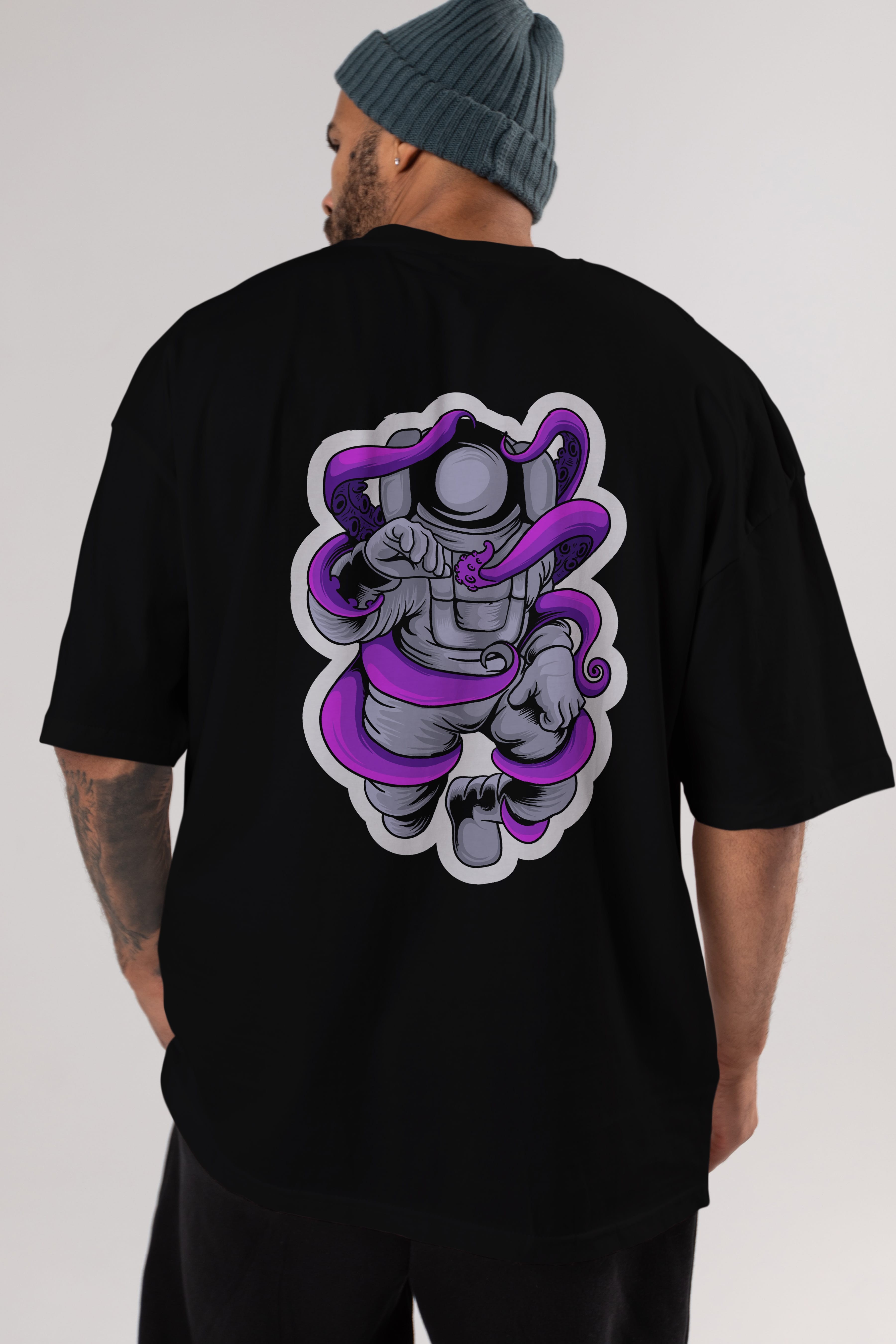 Astronaut fighting octopus sticker Arka Baskılı Oversize t-shirt Erkek Kadın Unisex