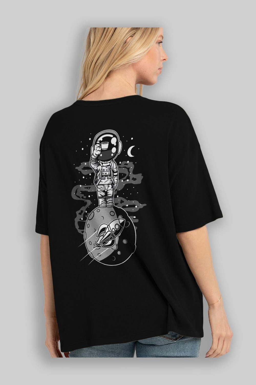 Astronaut Standing On The Moon Arka Baskılı Oversize t-shirt Erkek Kadın Unisex