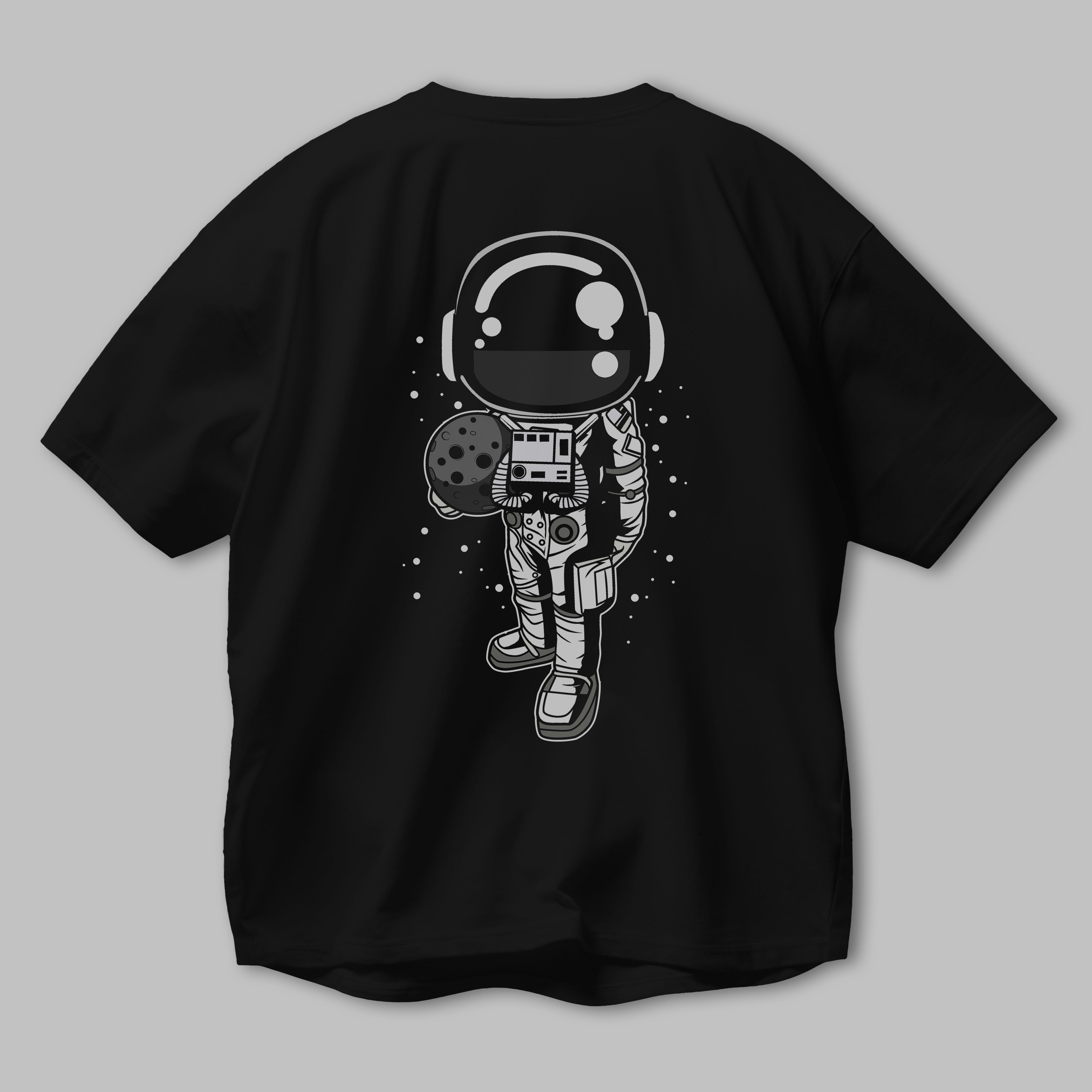 Astronaut Holding The Moon Arka Baskılı Oversize t-shirt Erkek Kadın Unisex