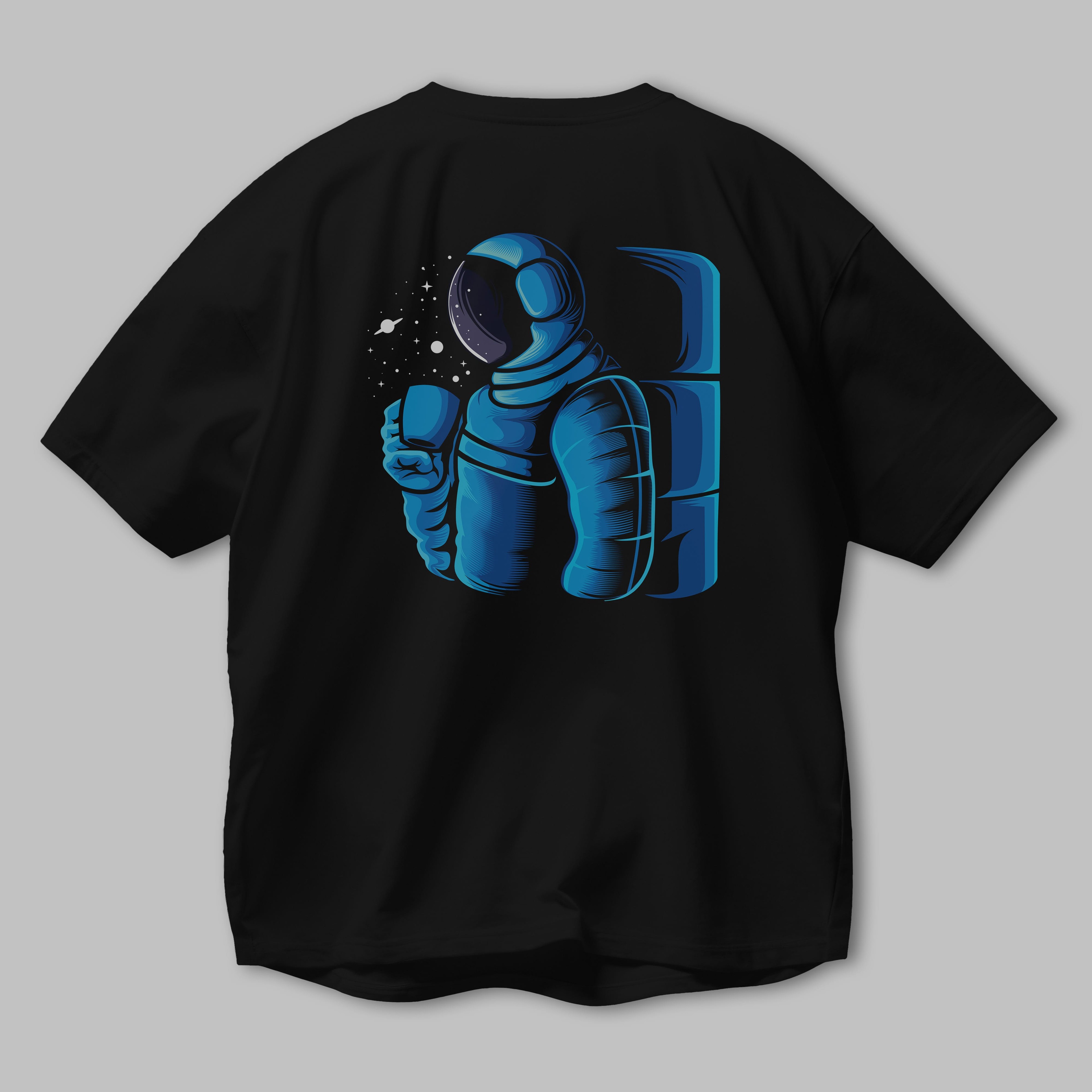 Drinking coffee in space Arka Baskılı Oversize t-shirt Erkek Kadın Unisex