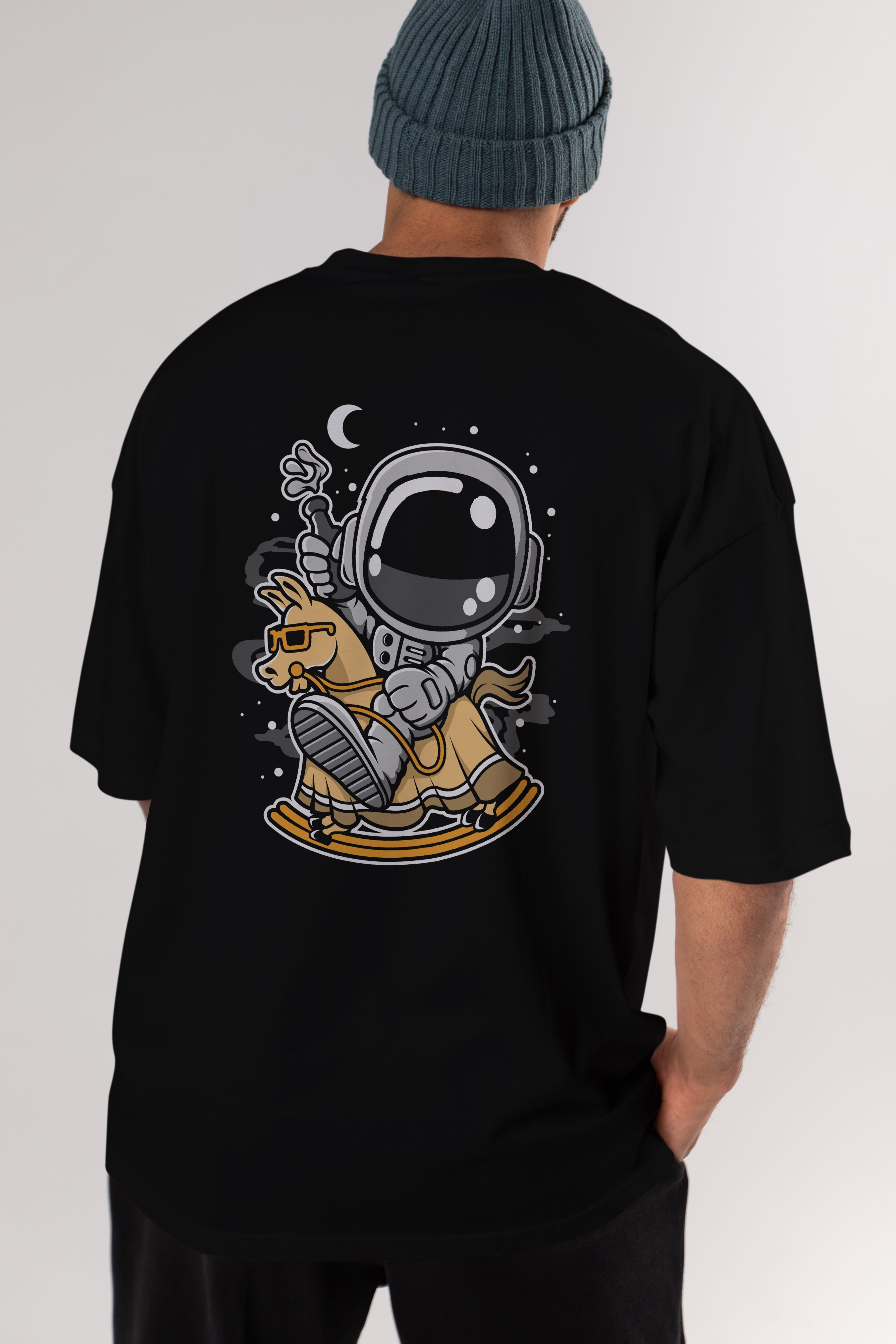 Astronaut RidingToy Horse Arka Baskılı Oversize t-shirt Erkek Kadın Unisex