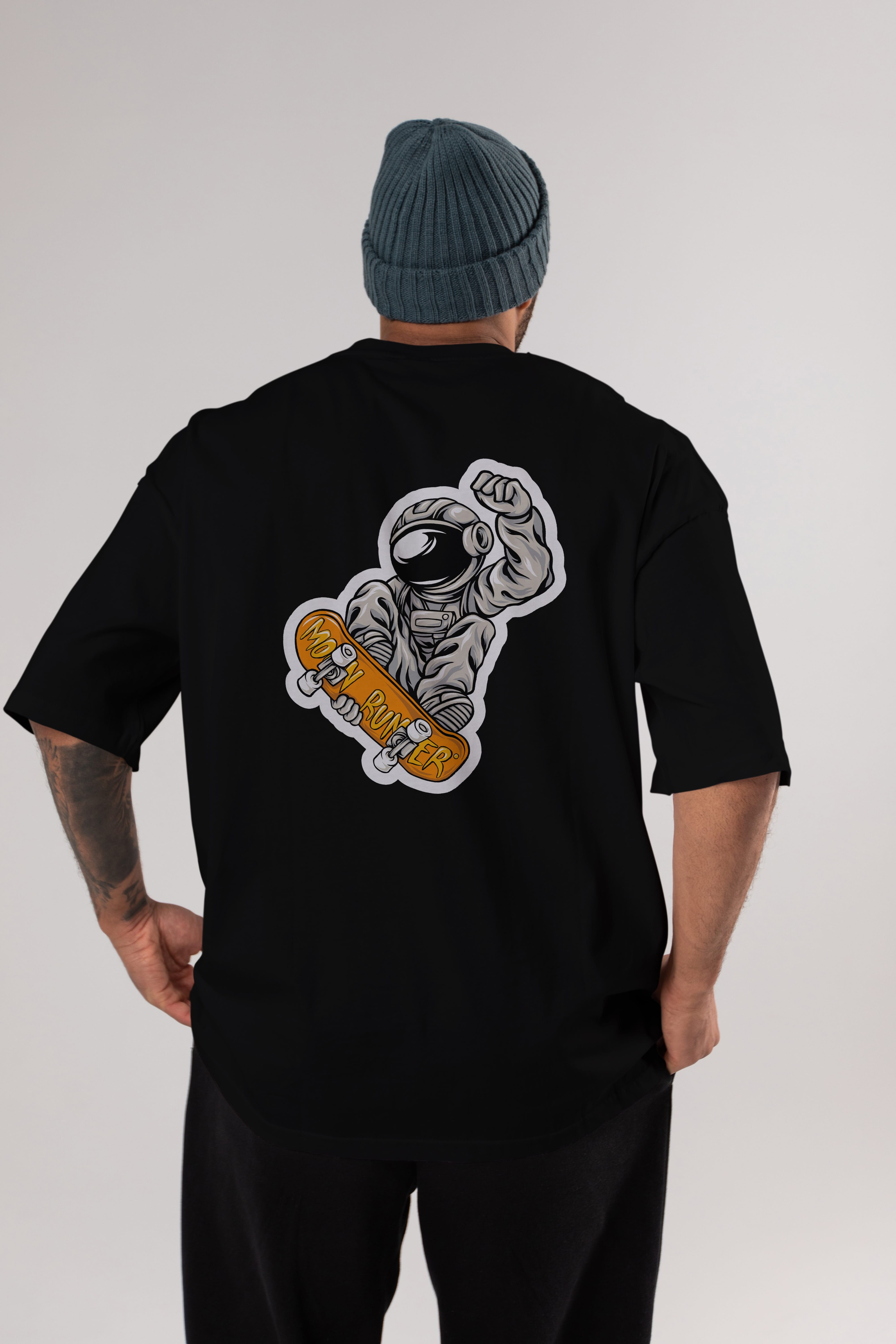 Moon Runner Sticker Arka Baskılı Oversize t-shirt Erkek Kadın Unisex