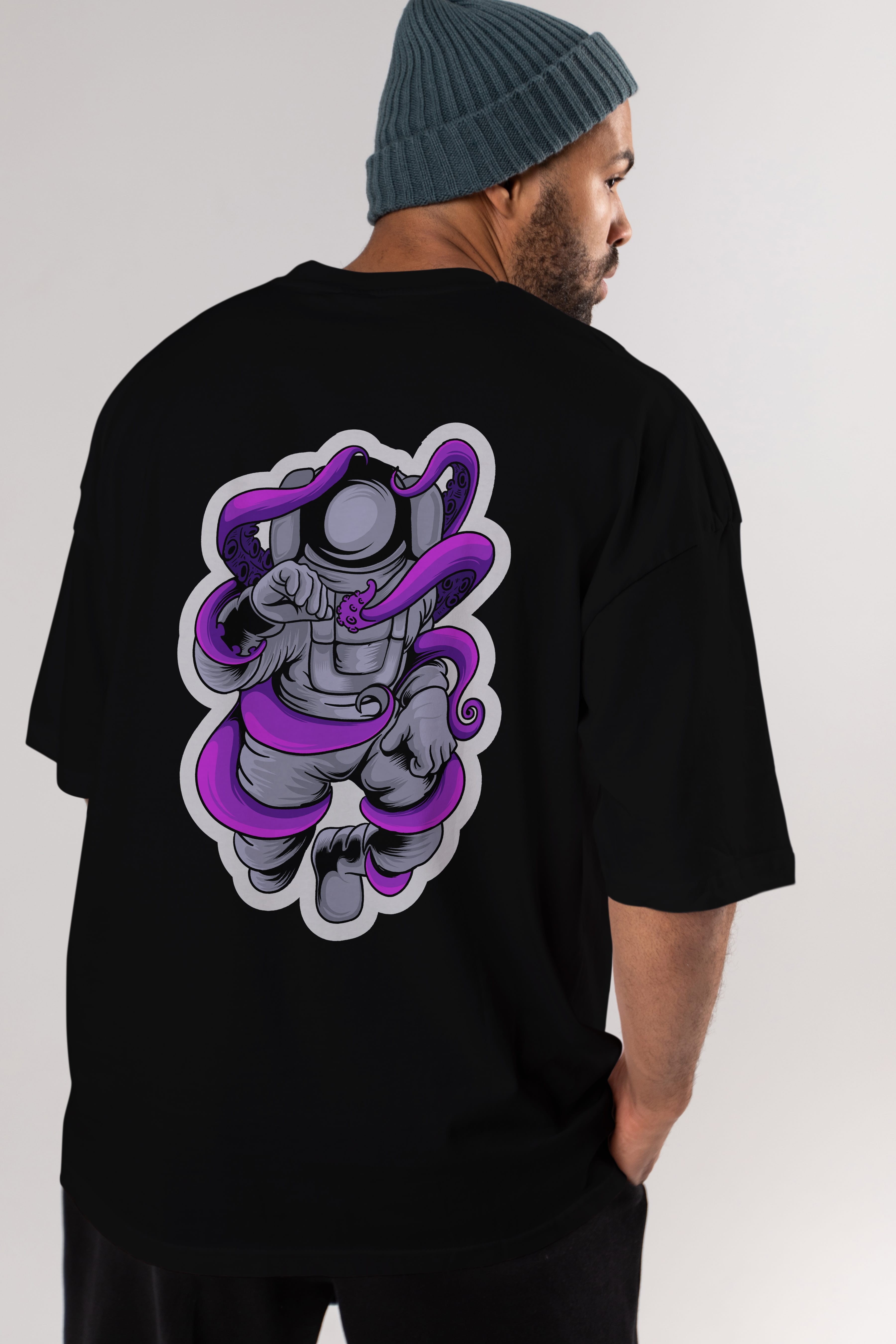 Astronaut fighting octopus sticker Arka Baskılı Oversize t-shirt Erkek Kadın Unisex