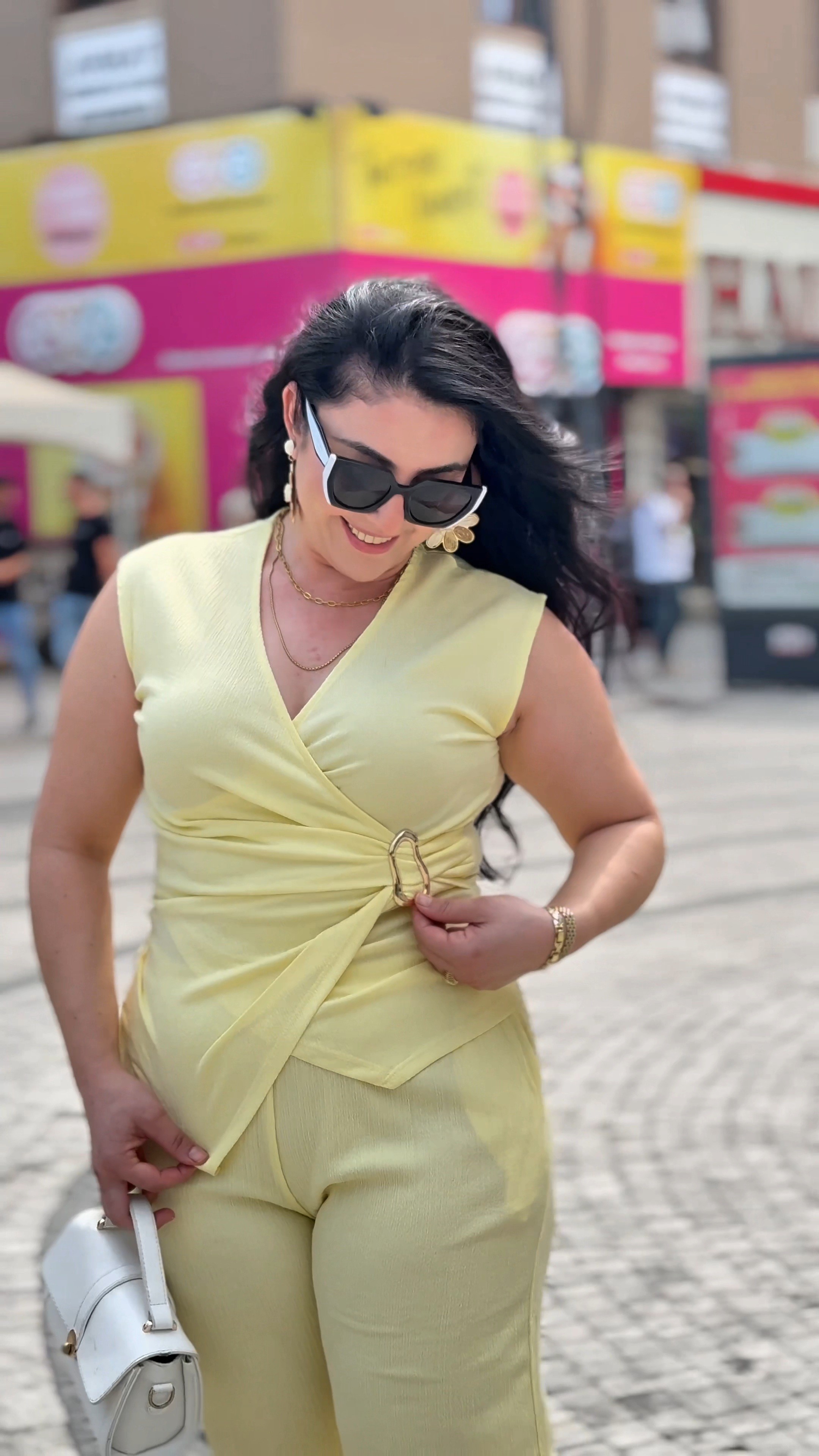 takım sarı hem spor hem şık 