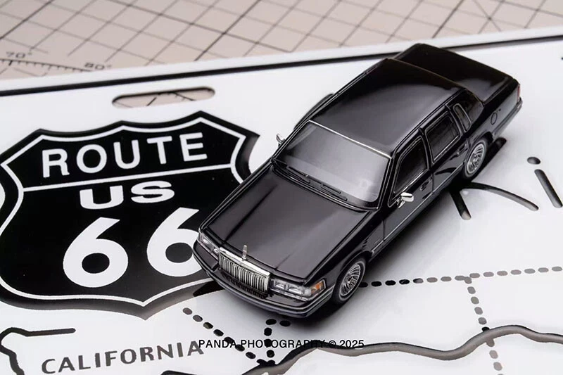 MK MINIATURES 1992 Lincoln Town Car