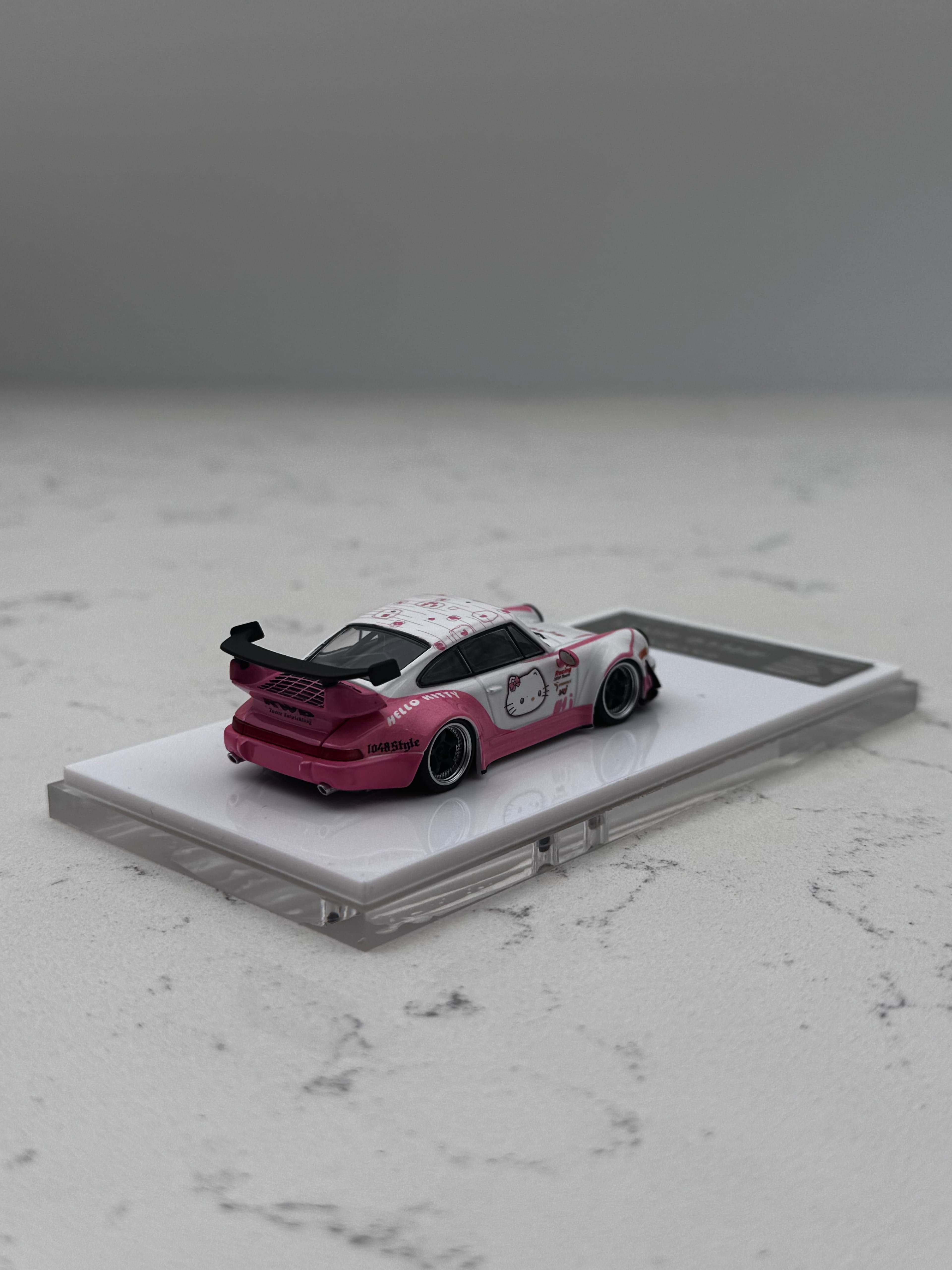 XKE PORSCHE 964 HELLO KİTTY