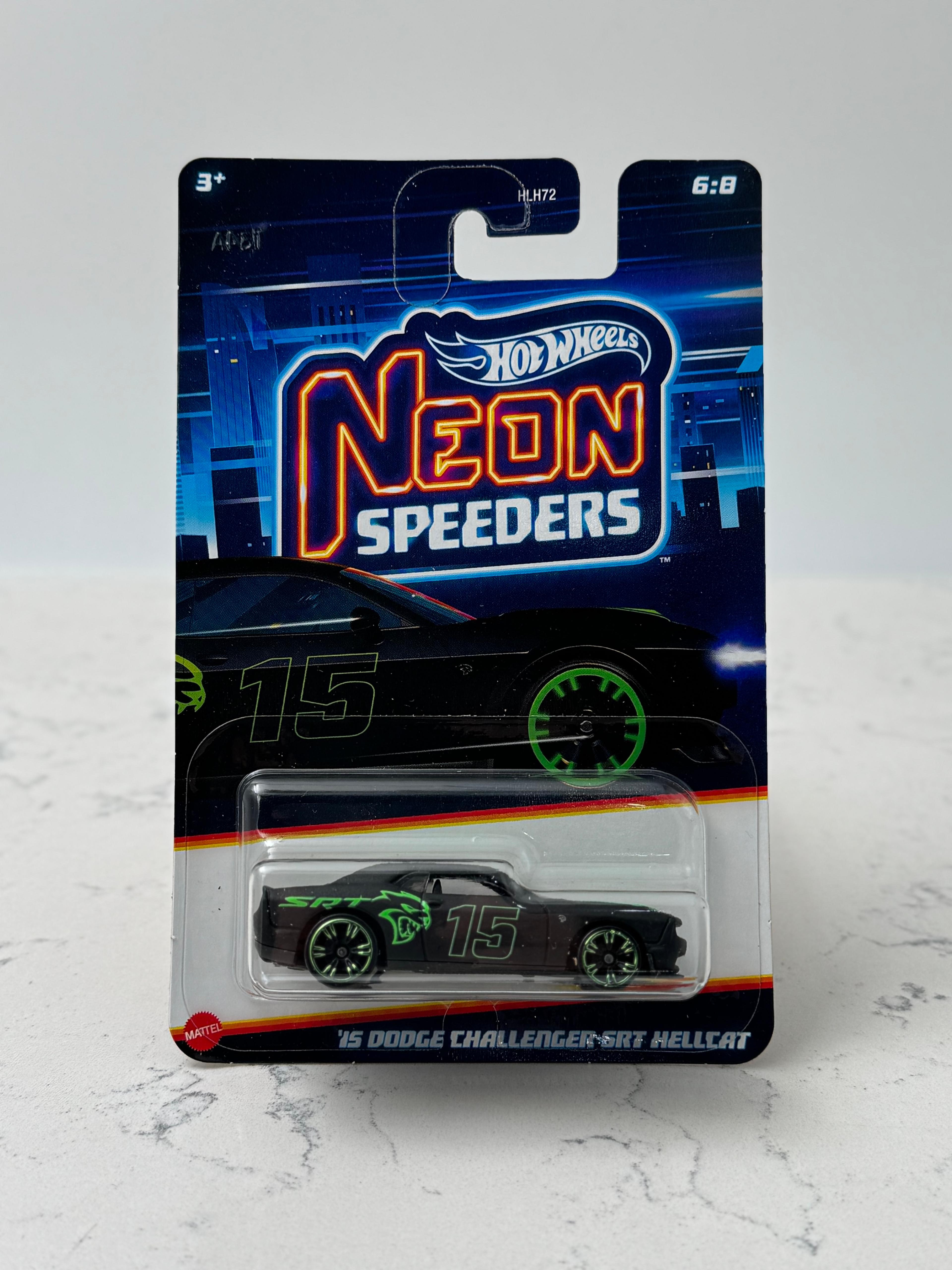 Hot Wheels Neon Dodge Challenger (Gece Parlar)