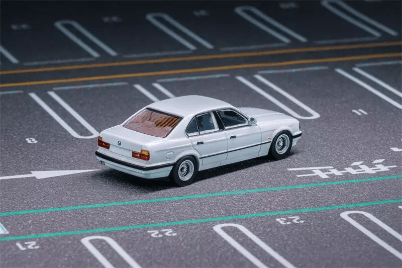 DCM BMW E34 WHİTE