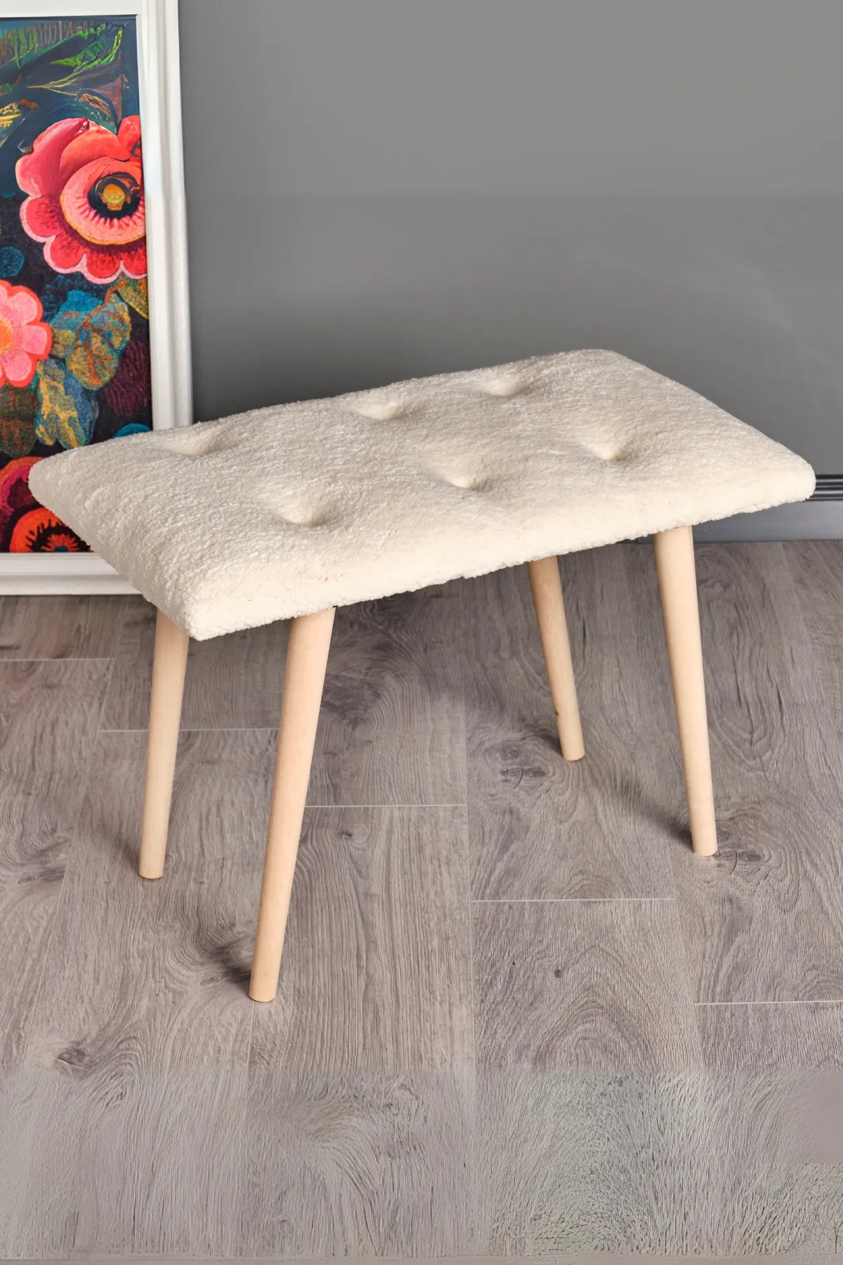 BENK | Retro  Puf | Ahşap Ayaklı | Kuzu Tüyü Bench Koltuk | Makyaj Pufu