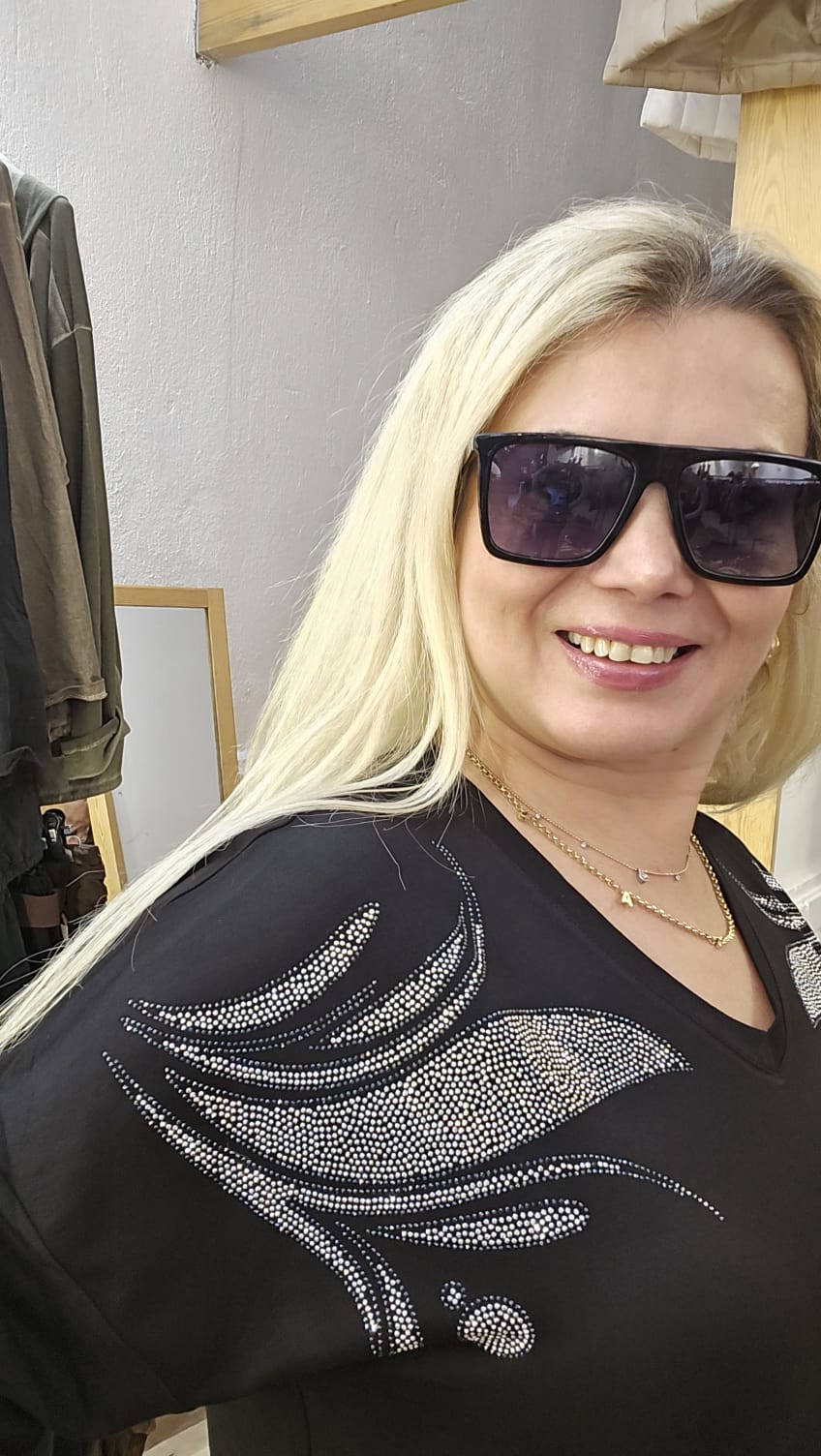 Omuz Taş Detaylı Bluz