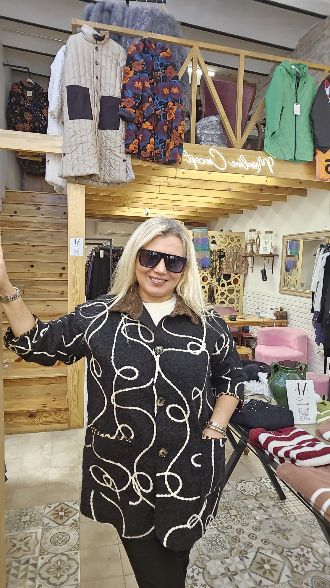 Yakası Kadife Keçe Ceket 